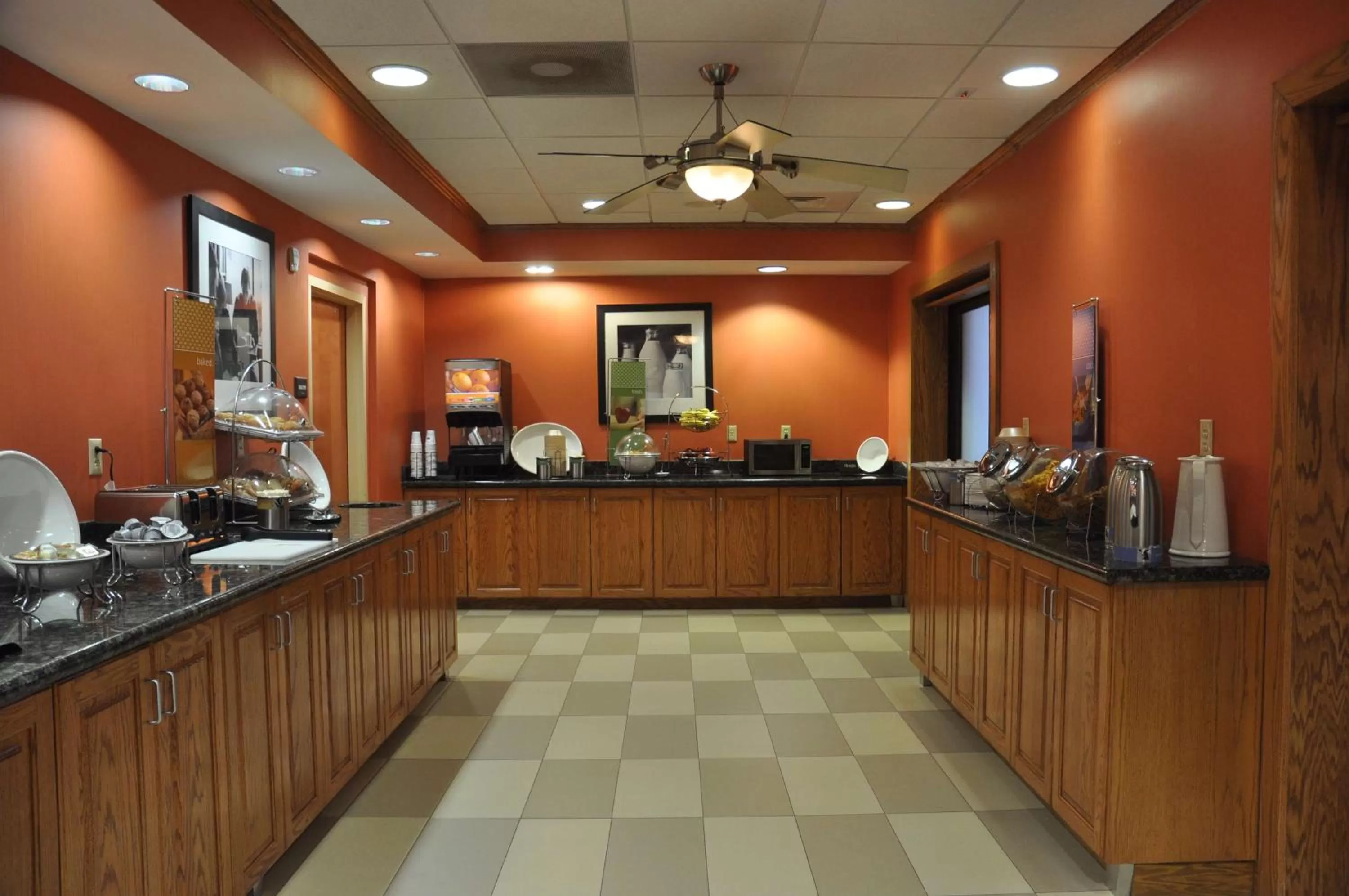 Dining area in Hampton Inn Stony Creek