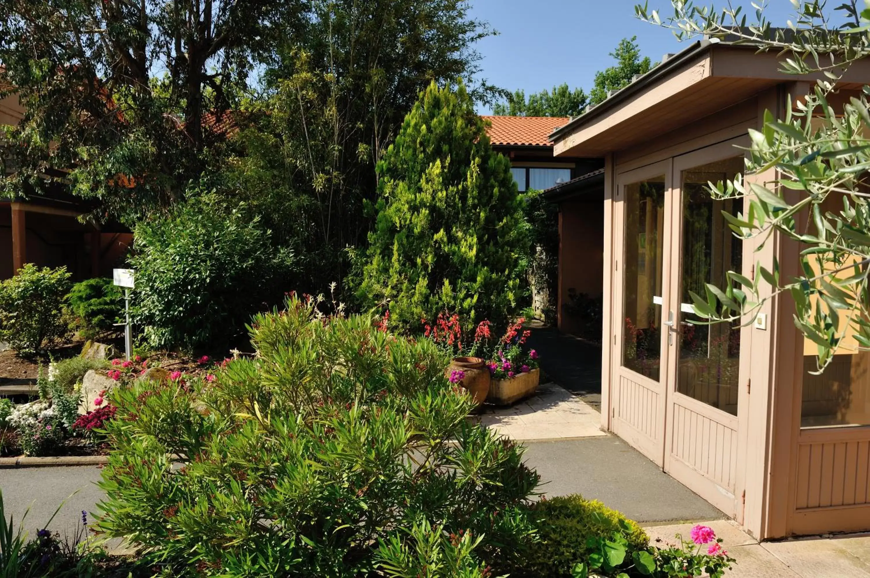 Facade/entrance in Campanile Cholet Facade/entrance in Campanile Cholet
