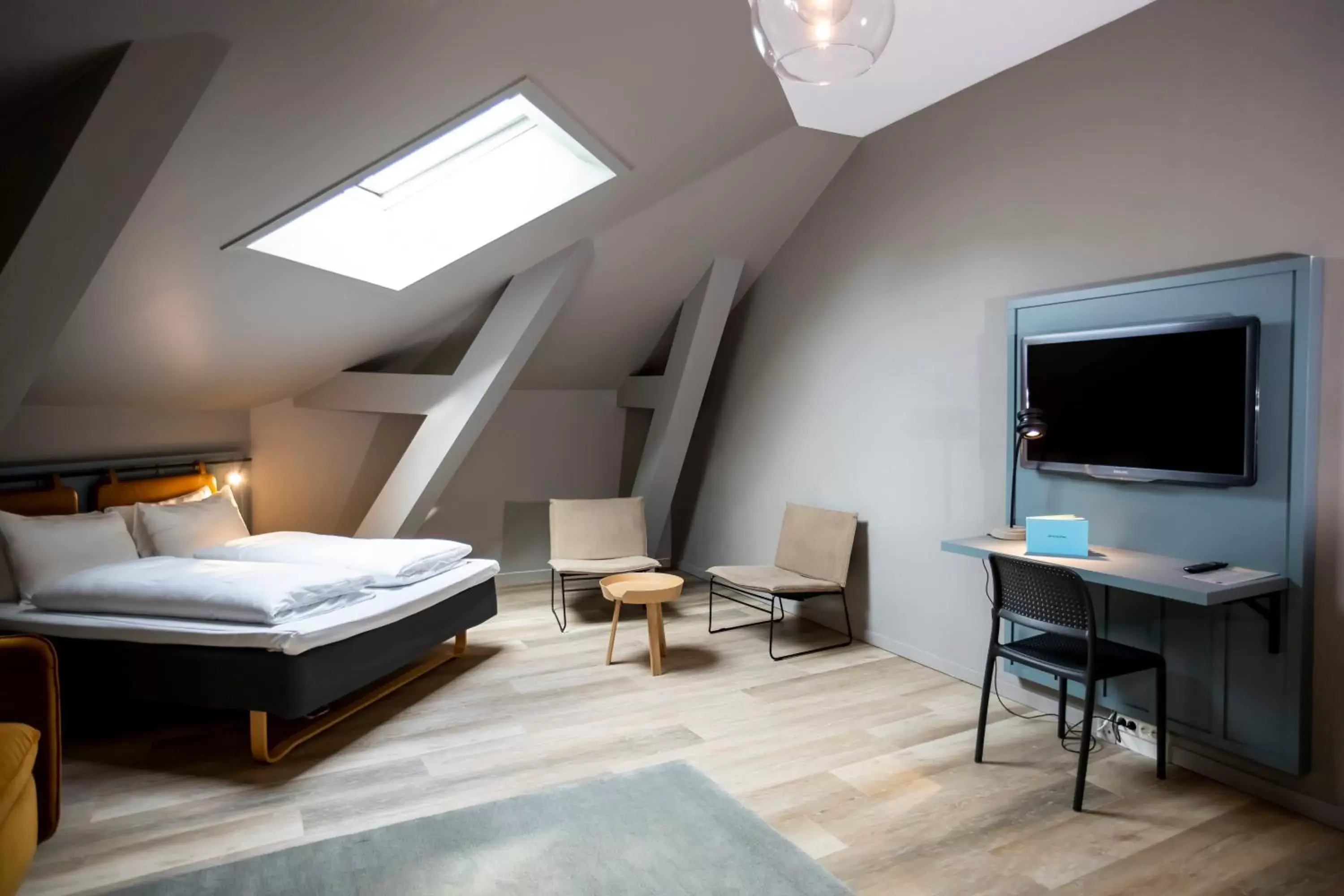 Bedroom, TV/Entertainment Center in Comfort Hotel Børsparken