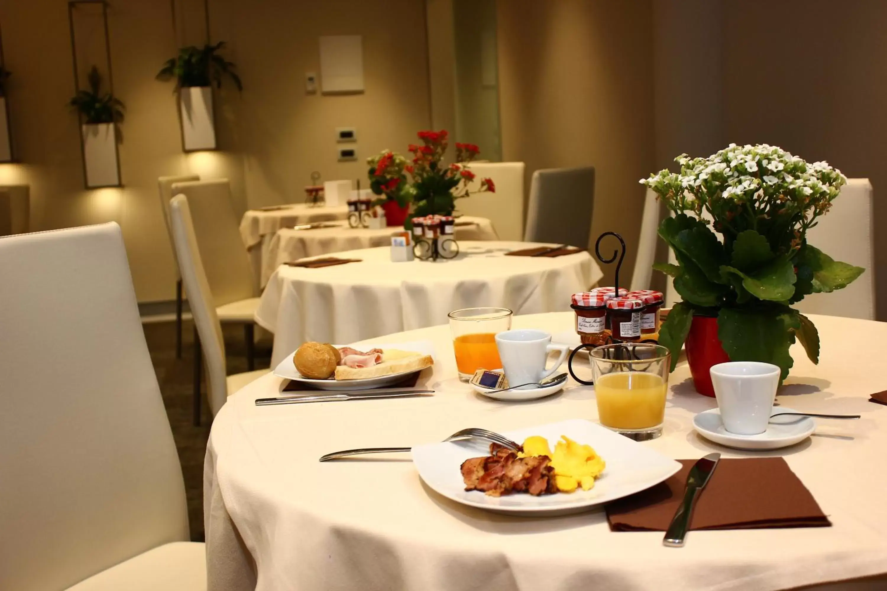 Breakfast, Restaurant/Places to Eat in Expo Hotel Milan