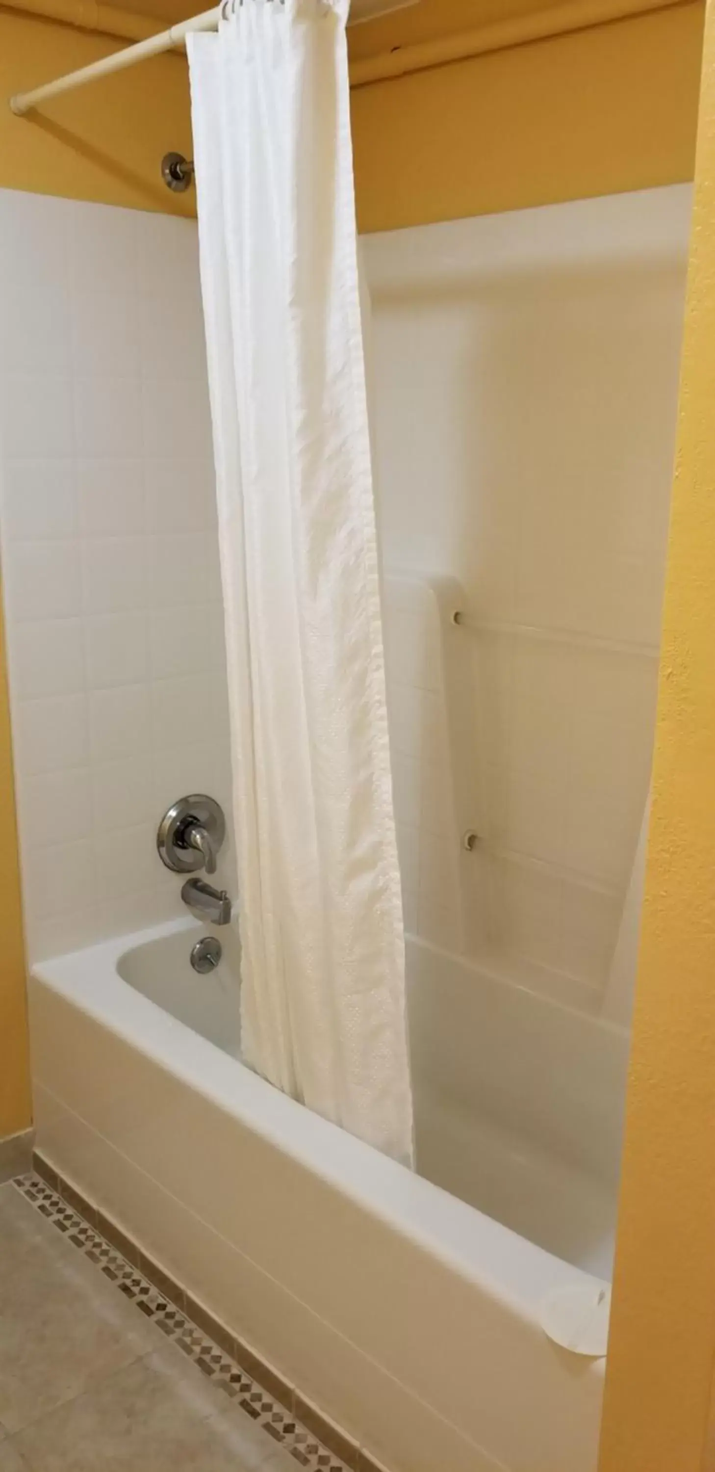 Bathroom in Royal Victorian Motel