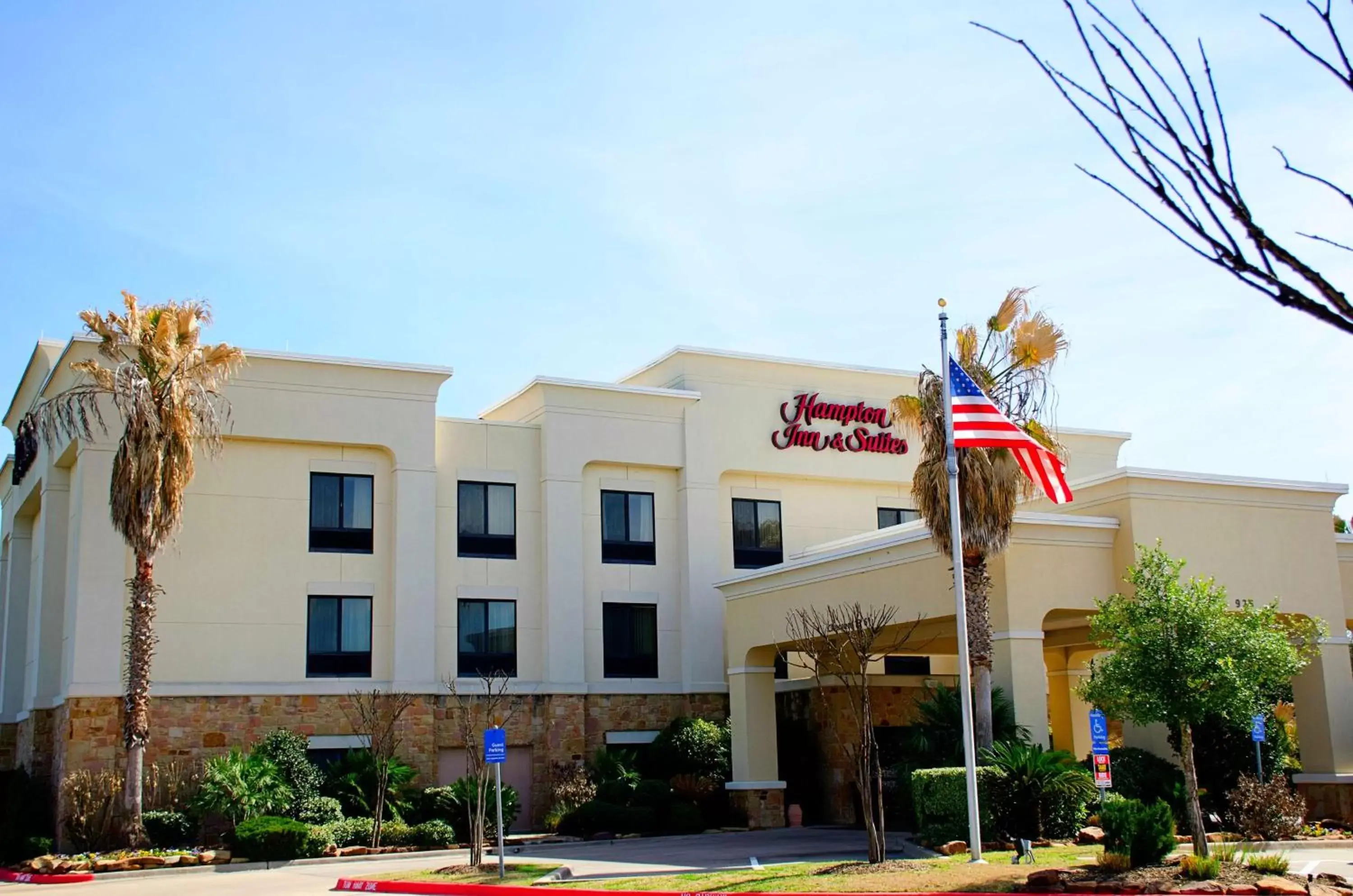 Property Building in Hampton Inn & Suites College Station