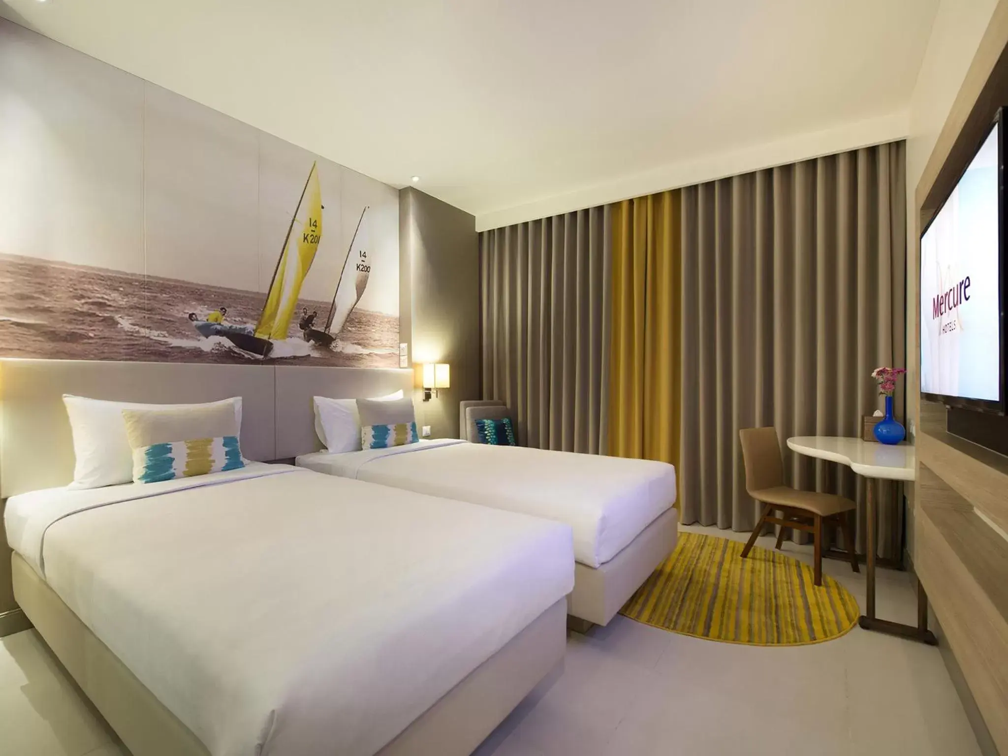 Bed in Mercure Pattaya Ocean Resort