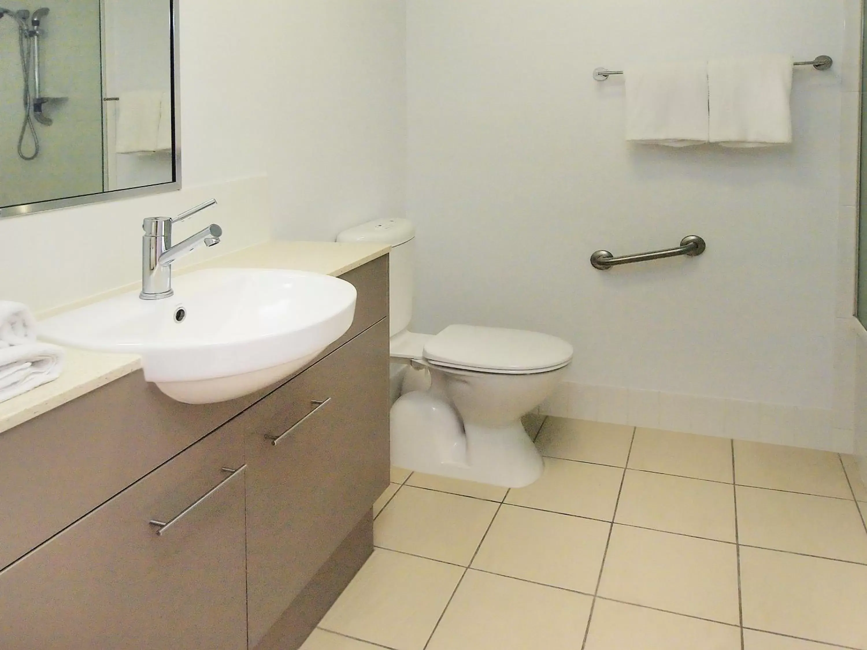 Toilet, Bathroom in Oaks Townsville Gateway Suites