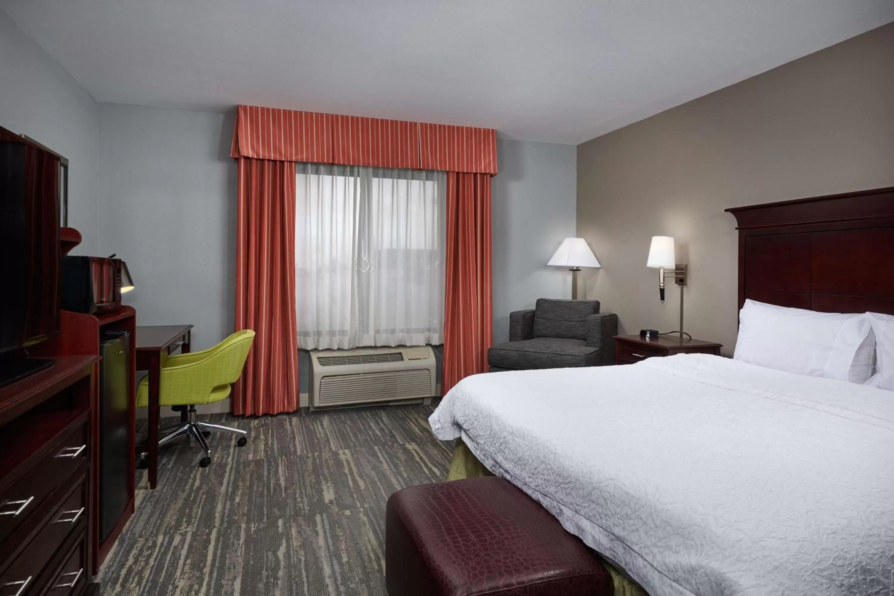 Bed in Hampton Inn & Suites Denver/Highlands Ranch