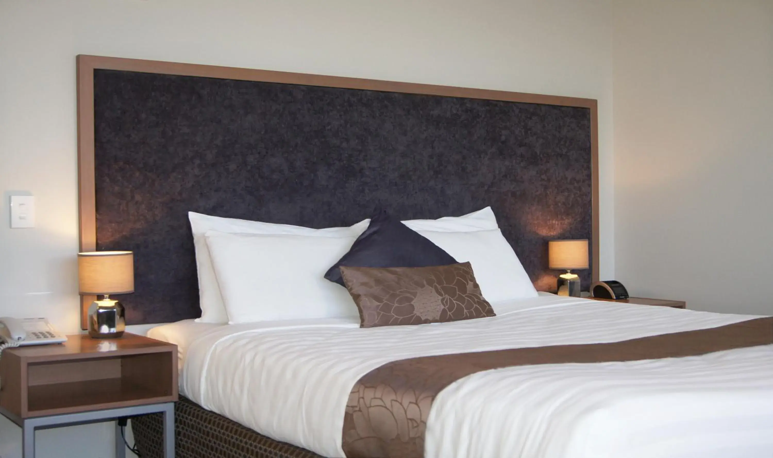 Bed in Quality Suites Central Square Bed in Quality Suites Central Square