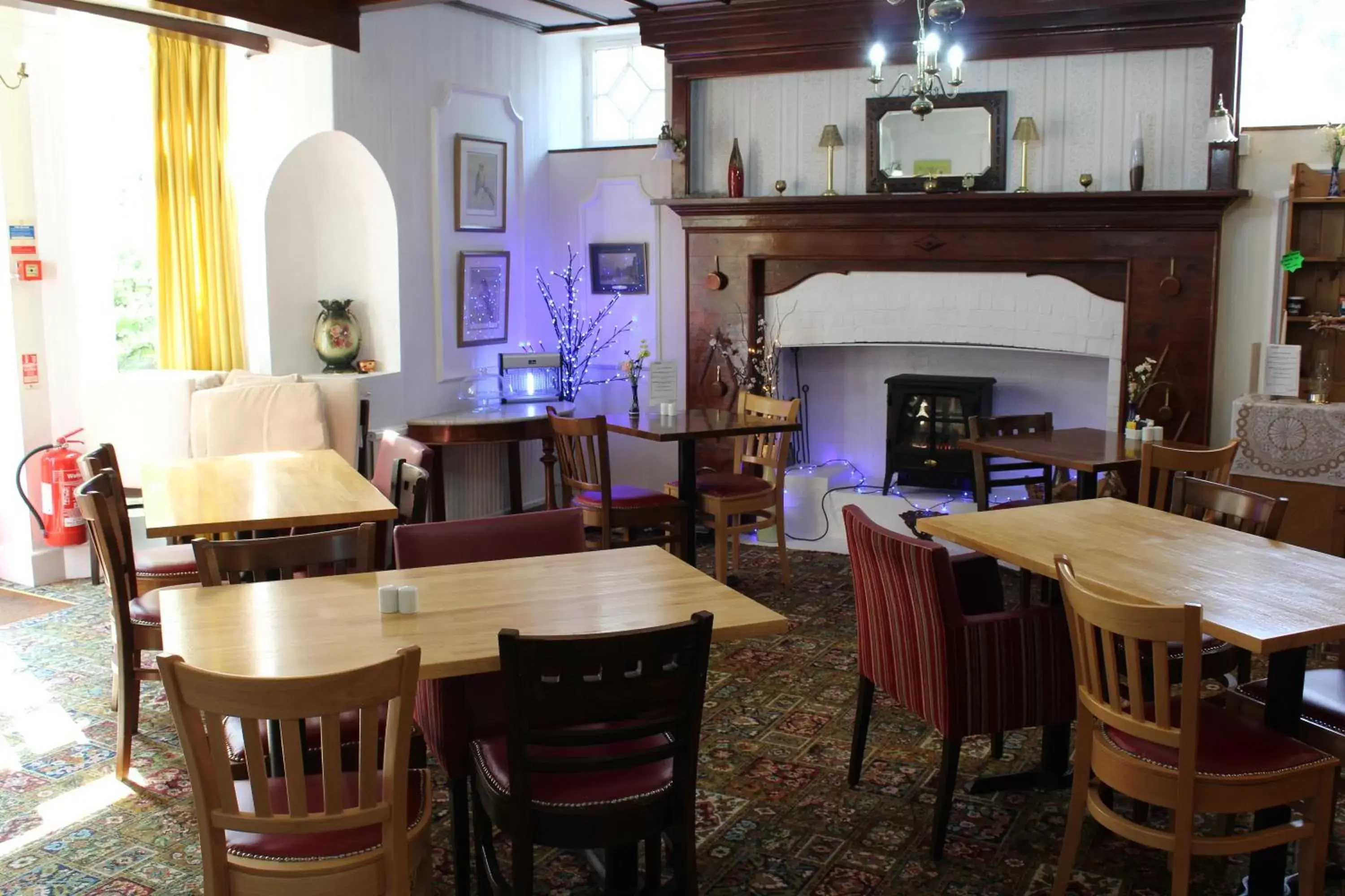 Restaurant/Places to Eat in The Darnley Hotel