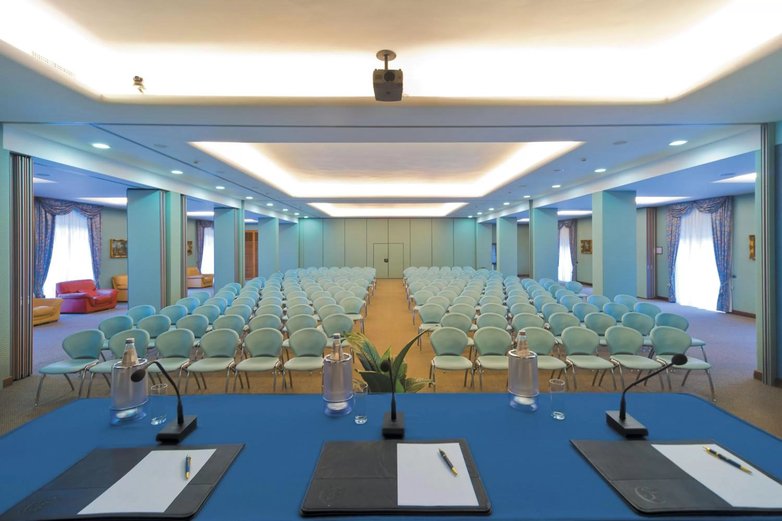 Business facilities in Ele Green Park Hotel Pamphili