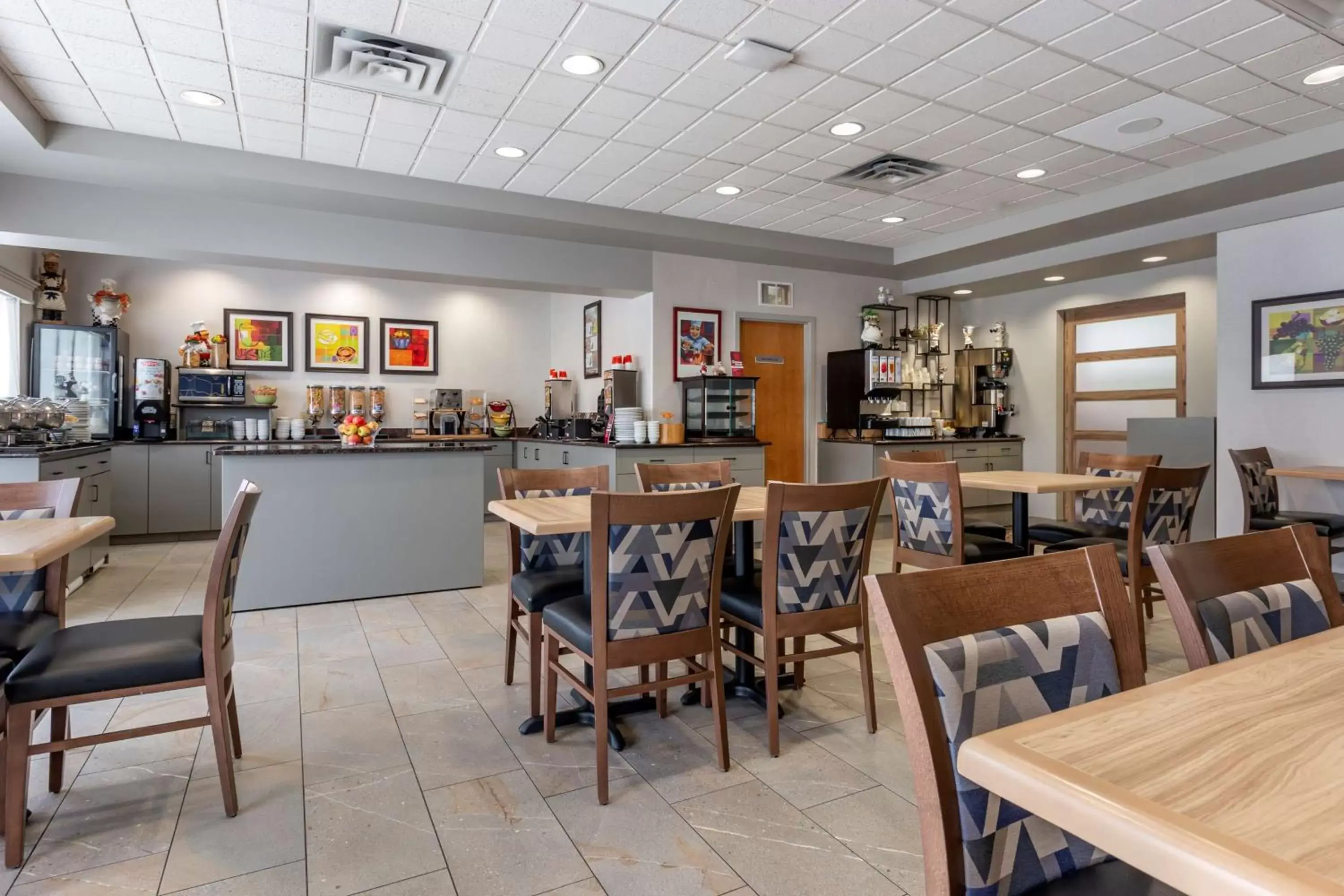 Breakfast in Best Western Plus Pembina Inn & Suites Breakfast in Best Western Plus Pembina Inn & Suites