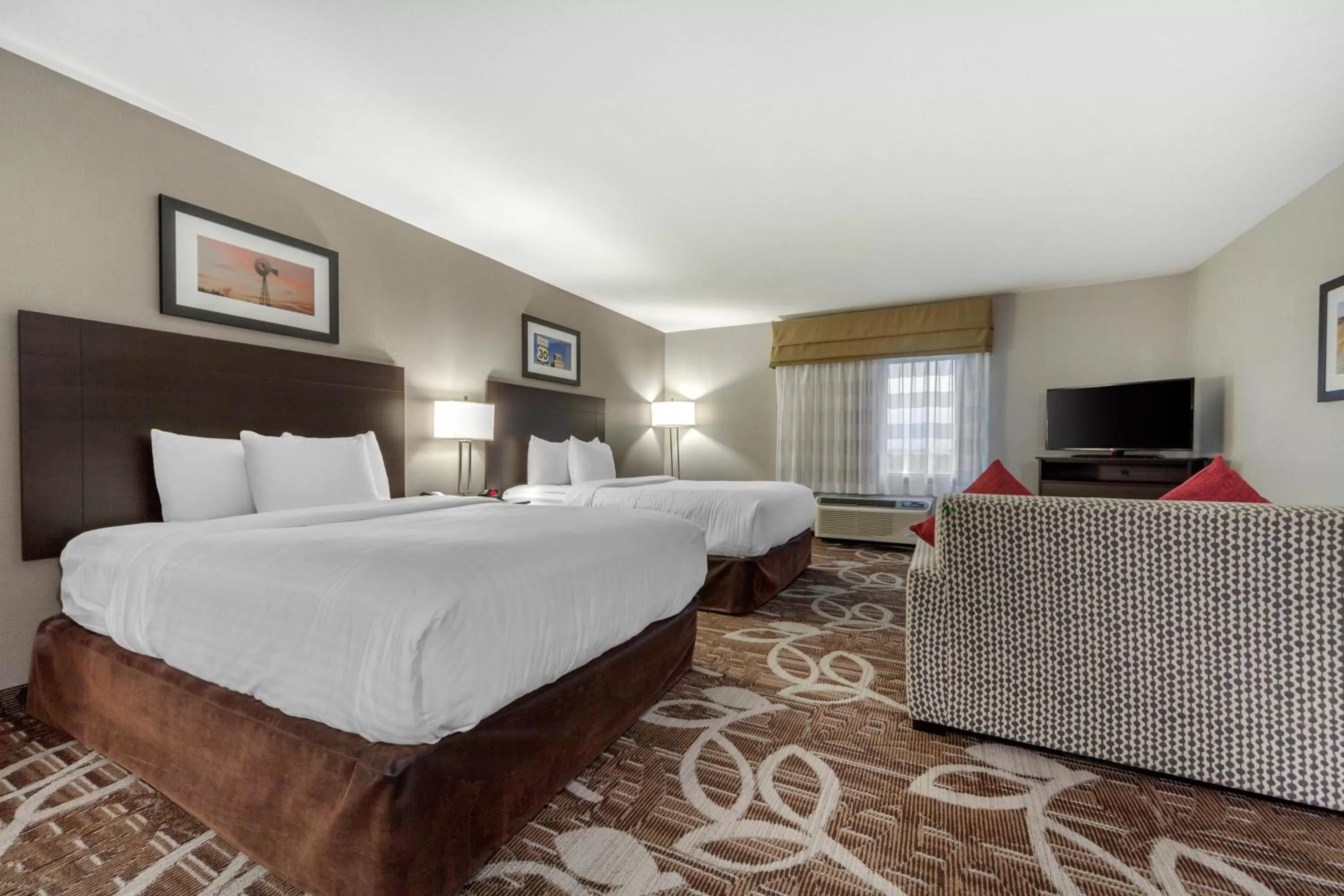 Photo of the whole room, Bed in MainStay Suites Lincoln University Area