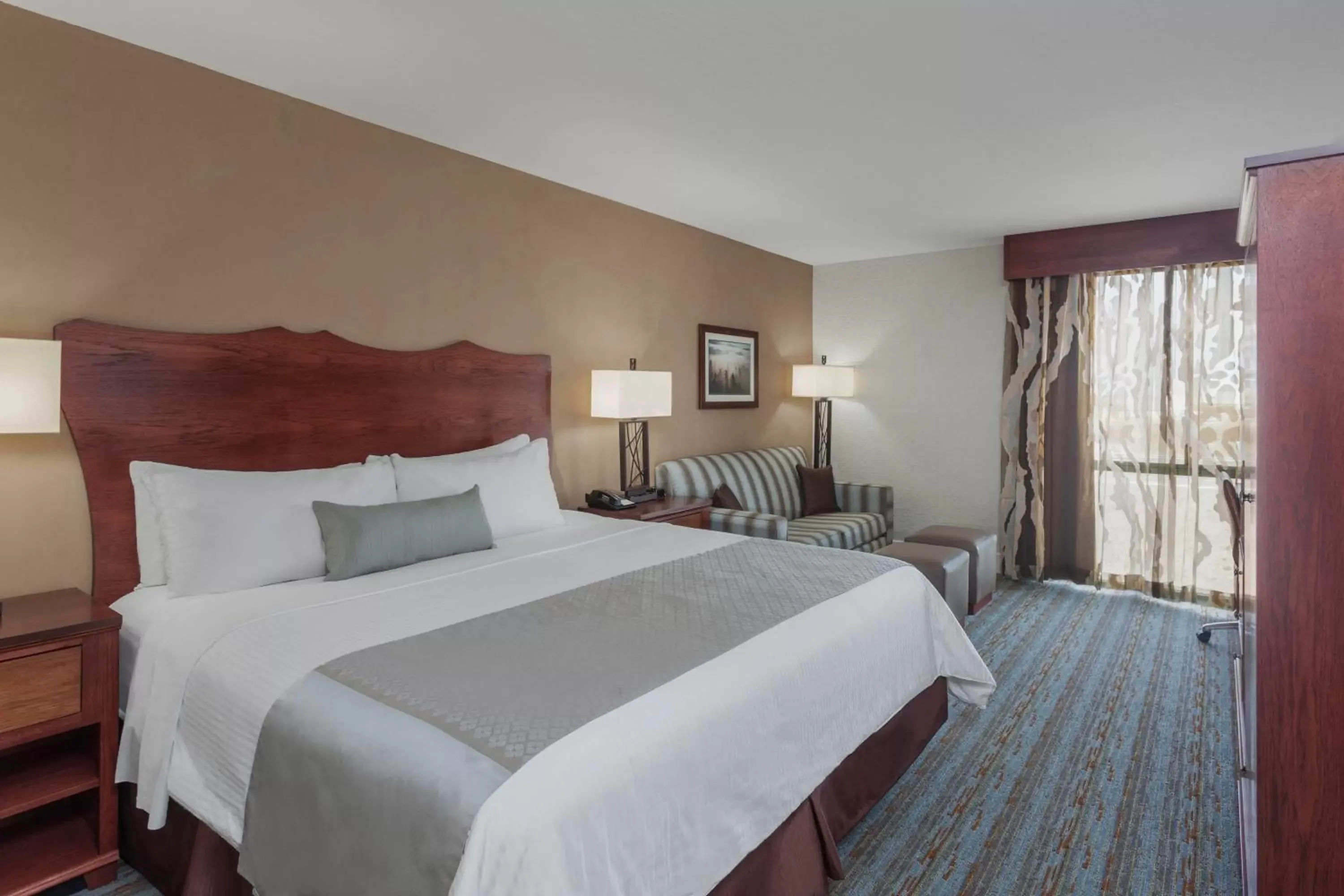 Photo of the whole room, Bed in Wyndham Visalia