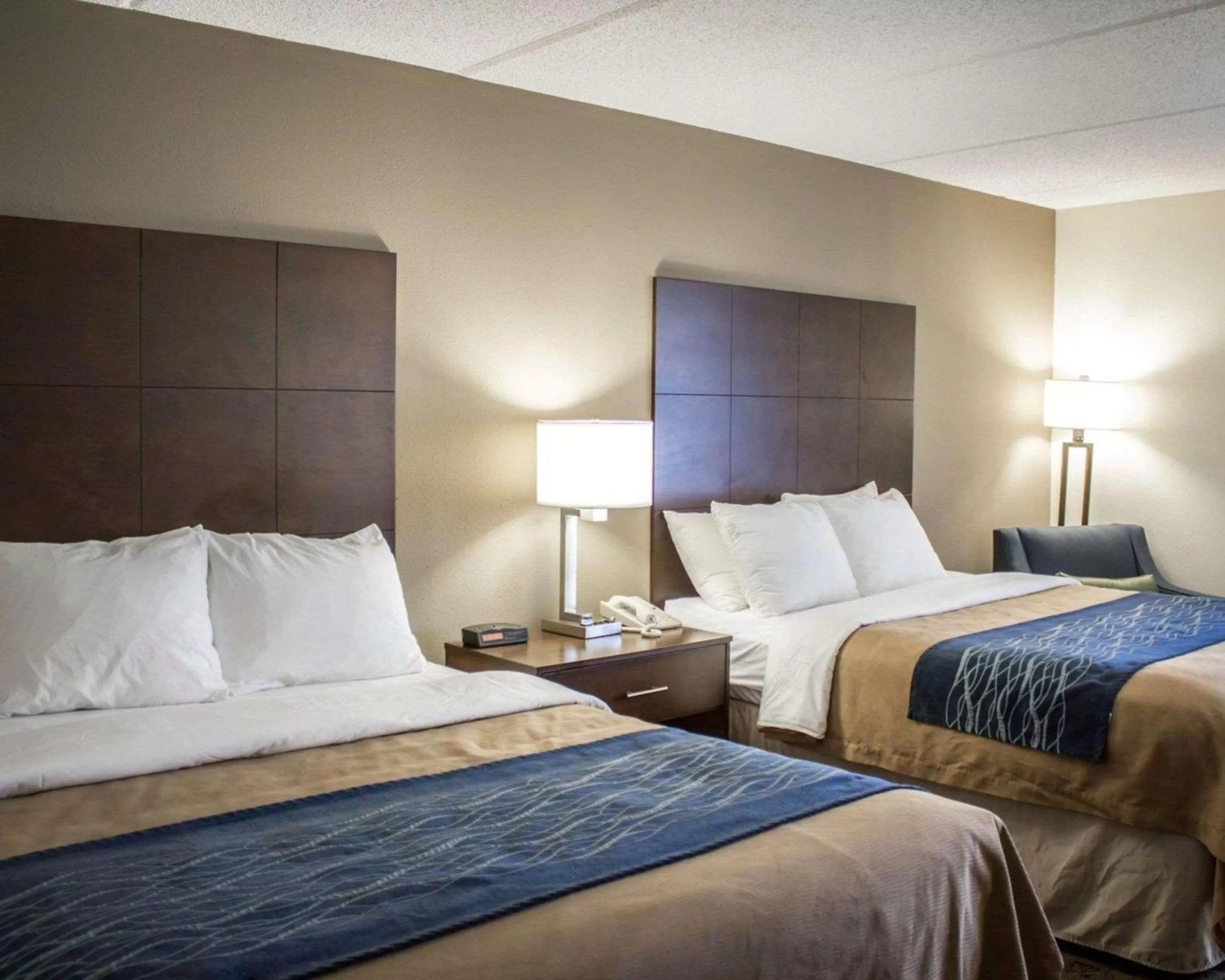 Photo of the whole room, Bed in Comfort Inn & Suites Fuquay Varina
