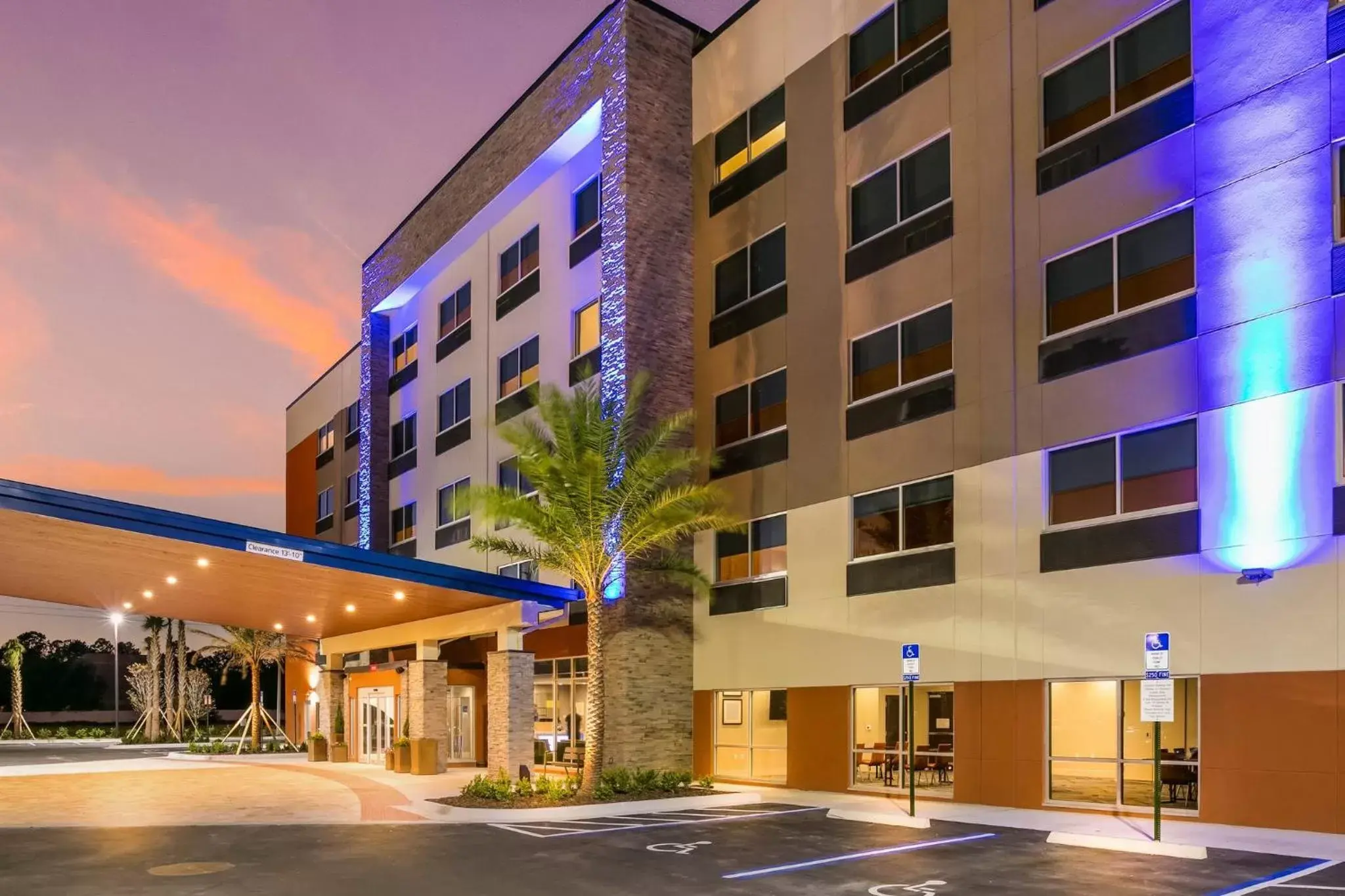 Property Building in Holiday Inn Express & Suites Jacksonville - Town Center, an IHG Hotel