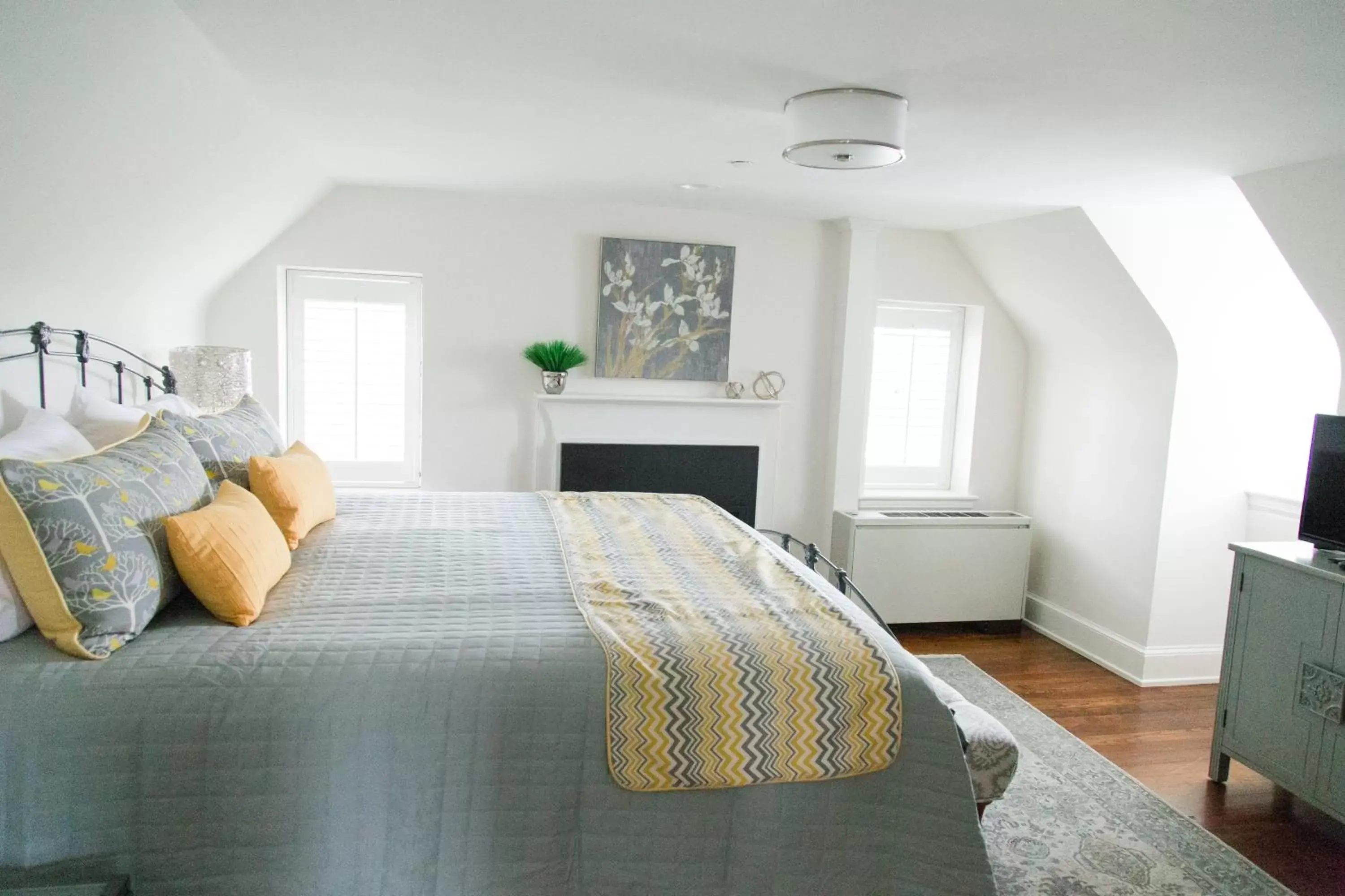 Bed in Inn at Evergreen Bed in Inn at Evergreen