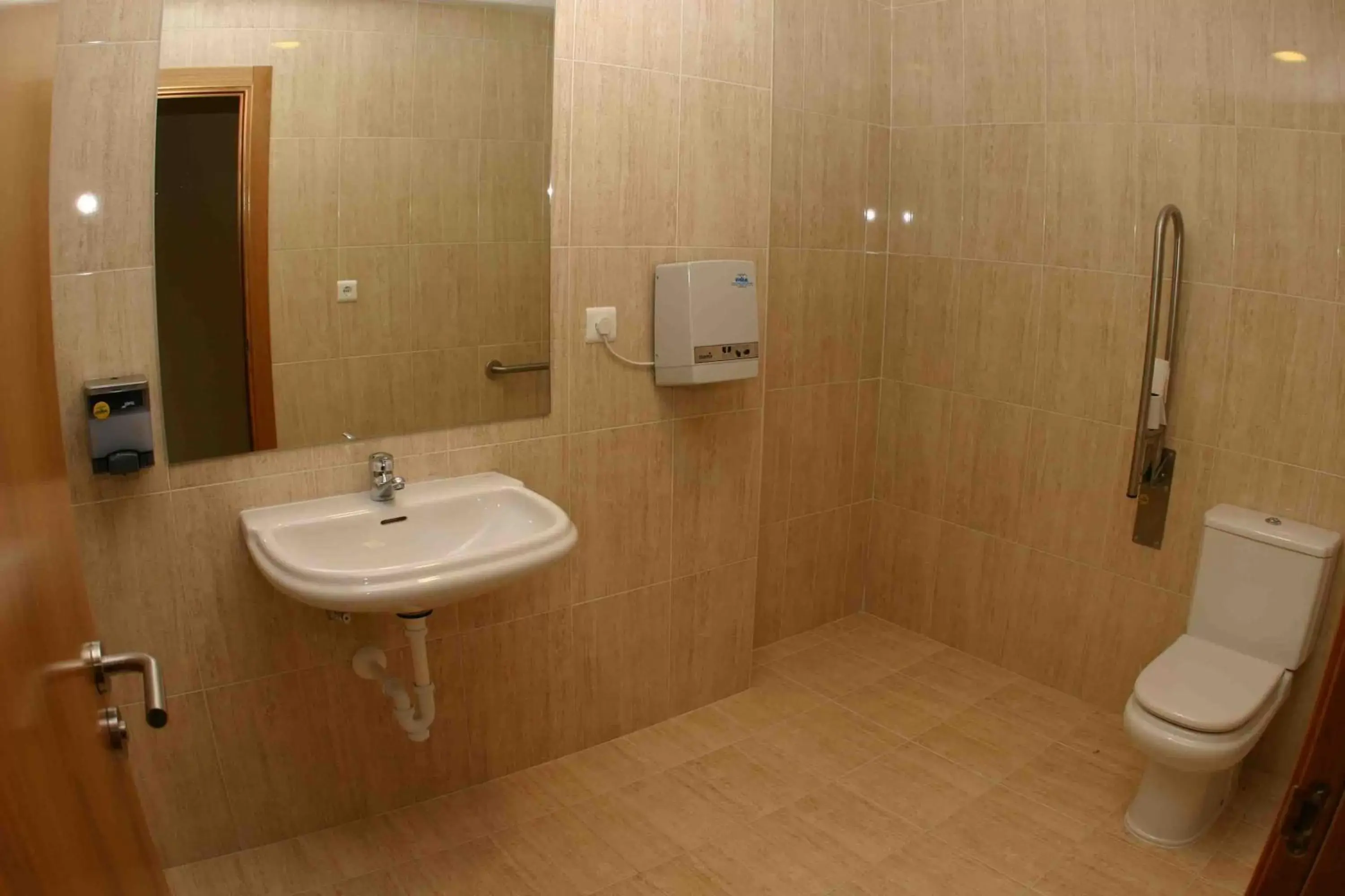 Property building, Bathroom in Puerta de Santillana