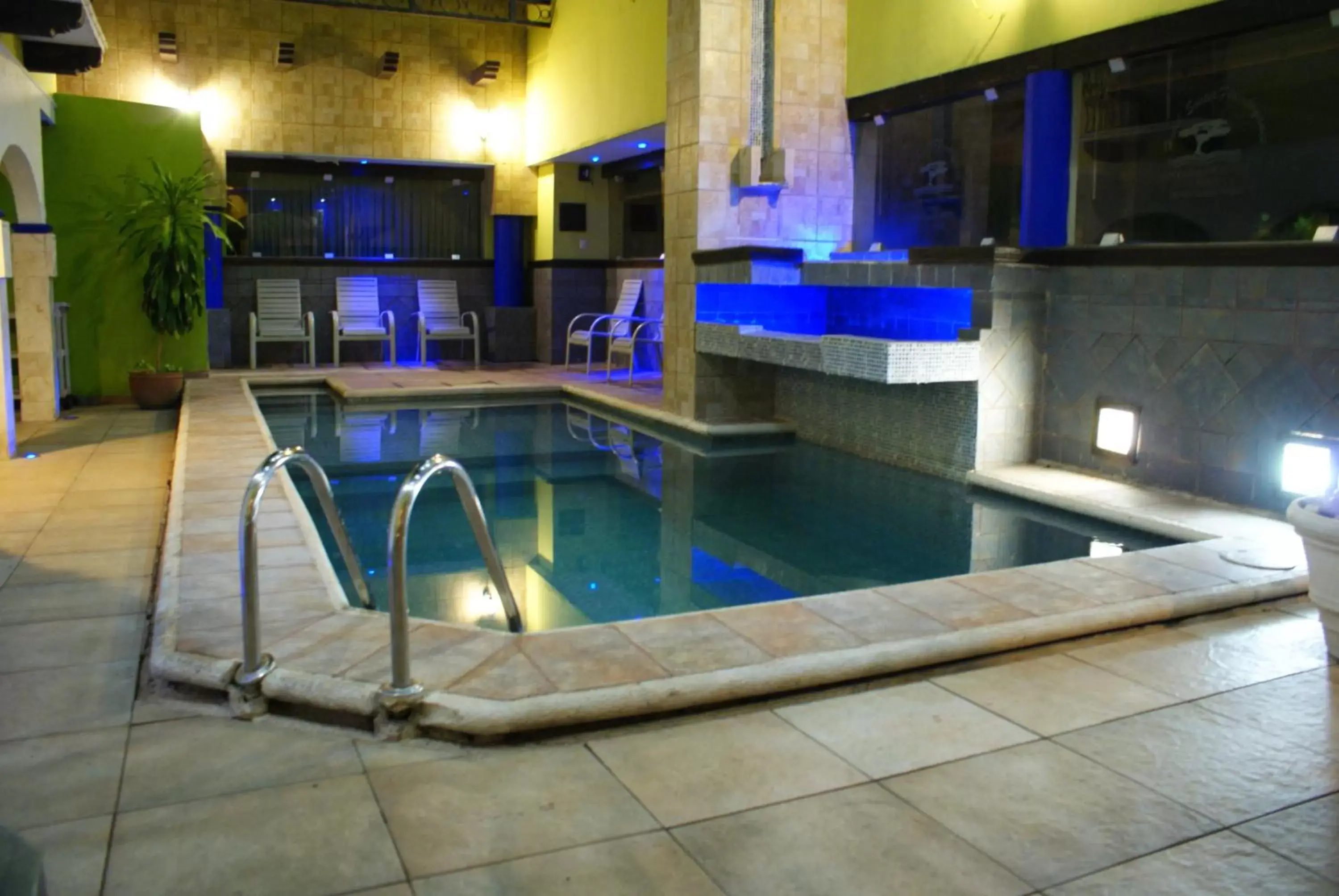 Swimming Pool in Suites Flamboyanes
