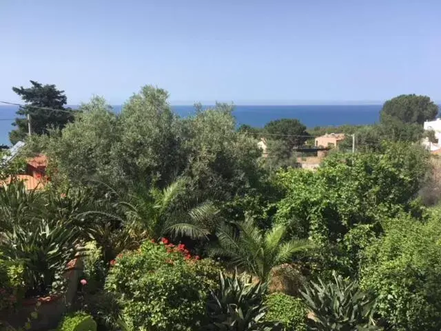 Stanza in Villa con giardino vista mare