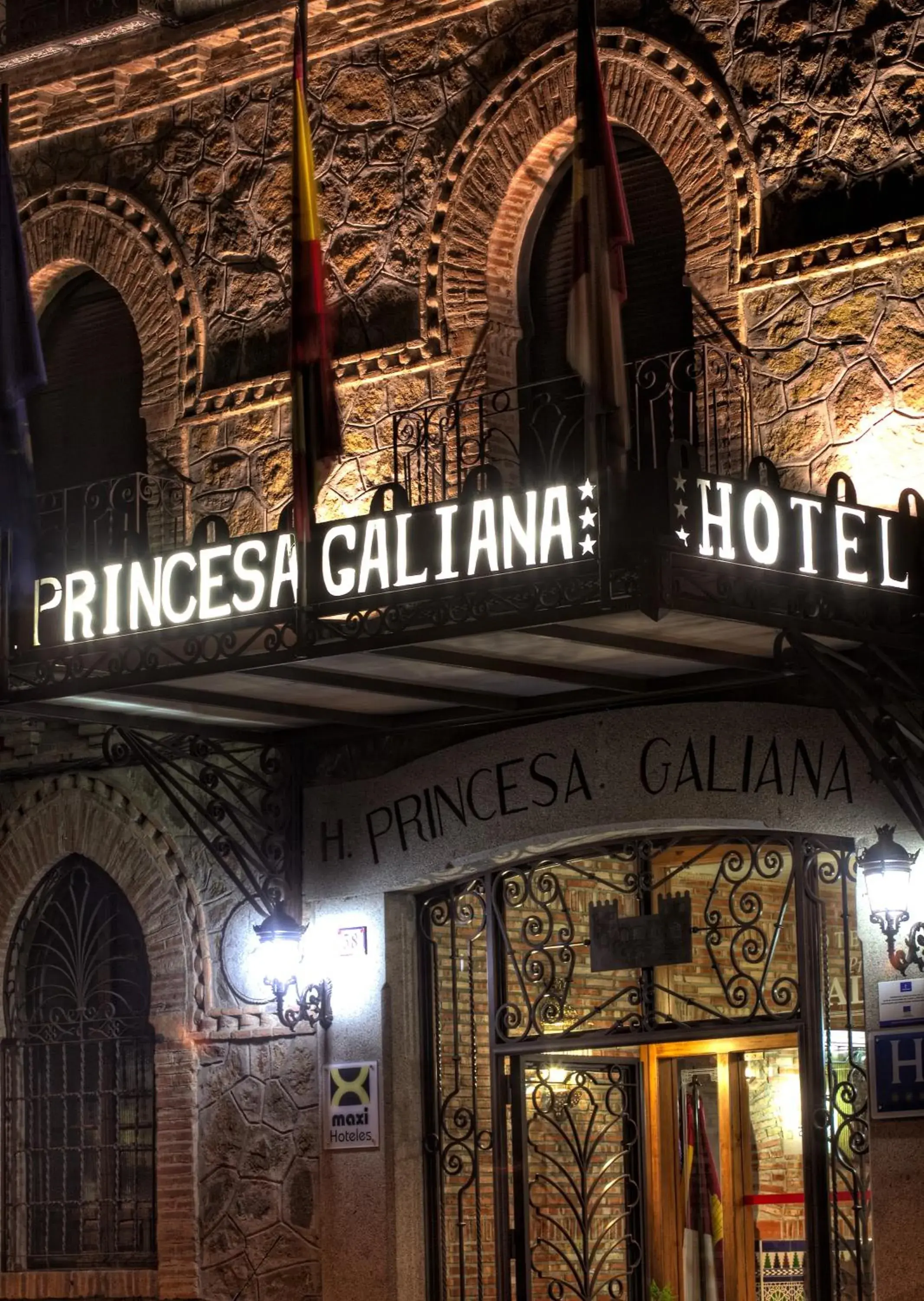 Facade/entrance in Princesa Galiana