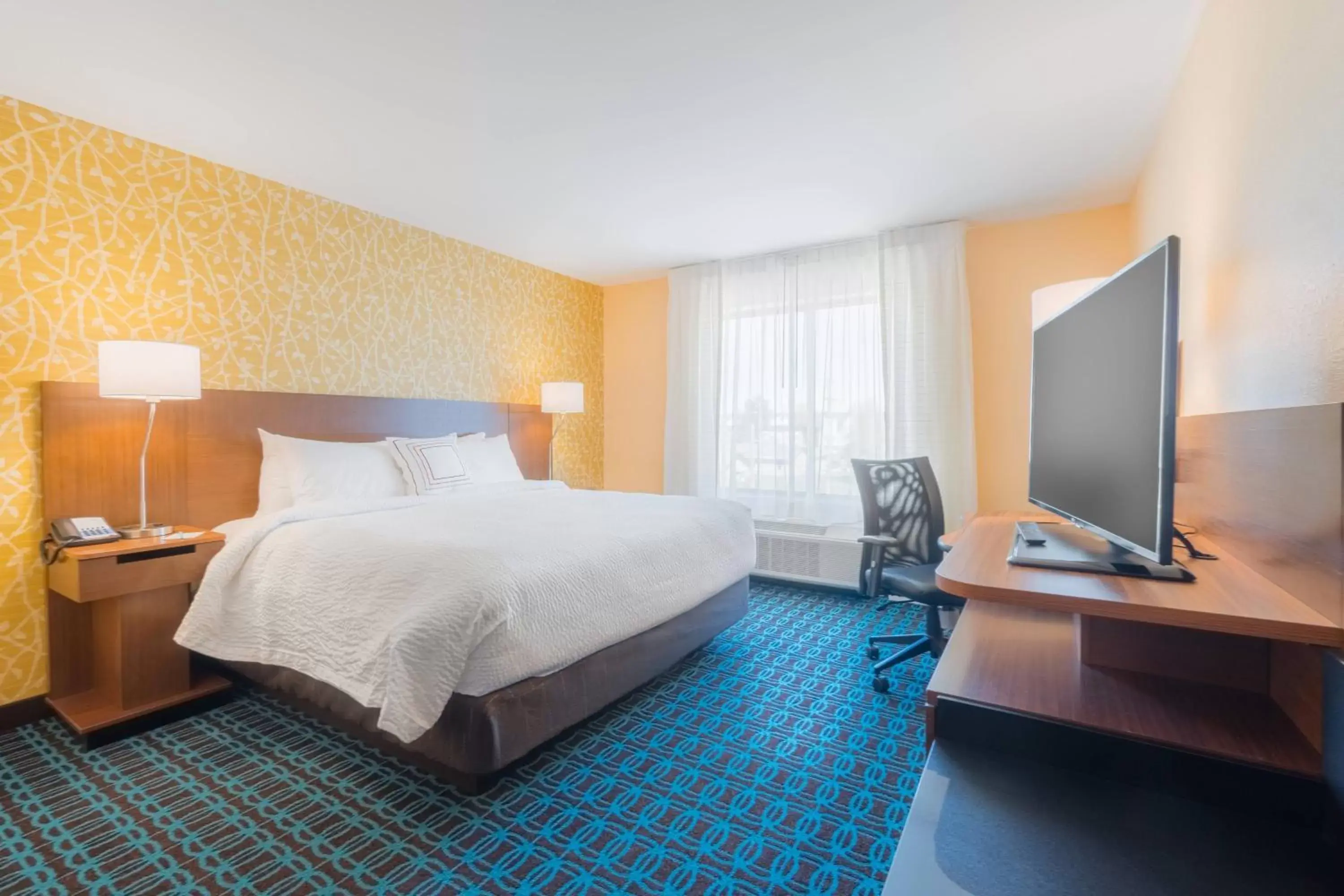 Photo of the whole room, Bed in Fairfield Inn & Suites by Marriott Gaylord