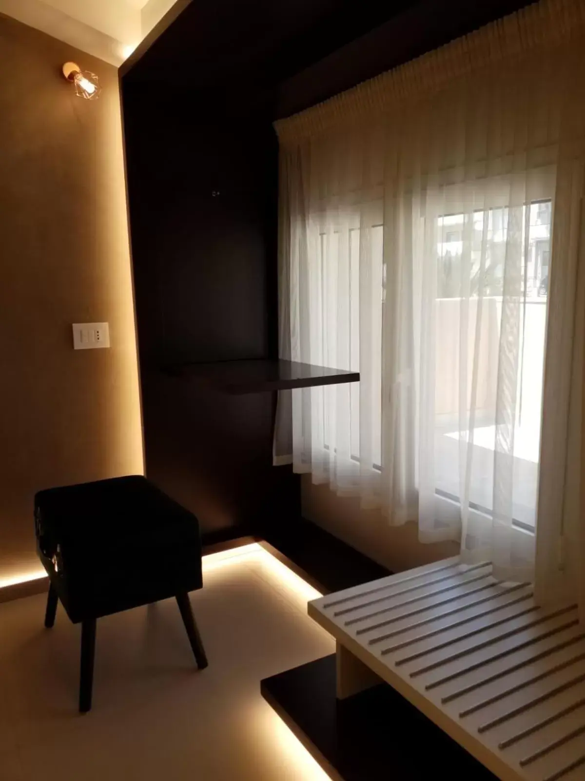 Bedroom, TV/Entertainment Center in Hedoné Design Experience B&B