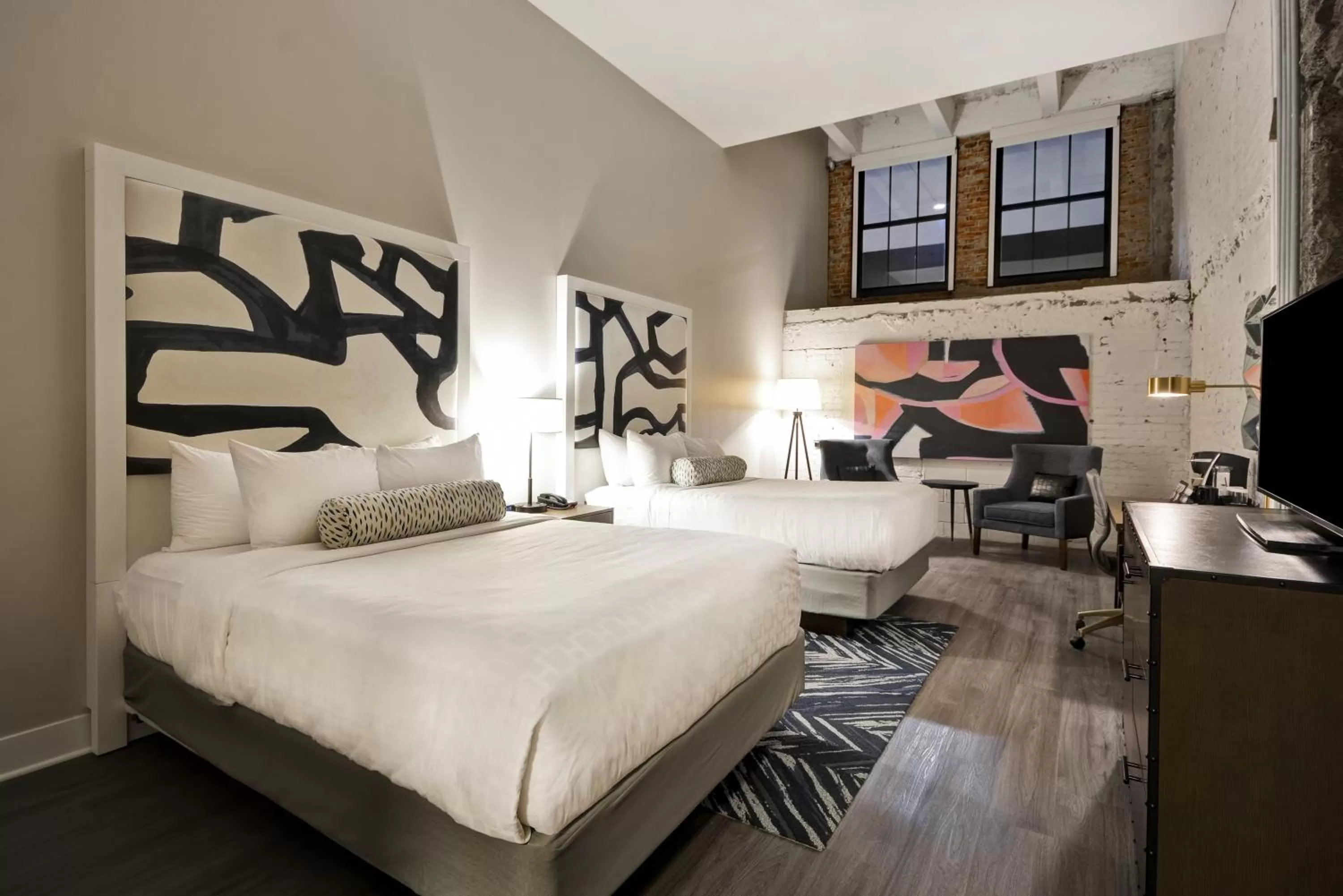 Photo of the whole room, Bed in Hotel Indigo Kansas City - The Crossroads by IHG