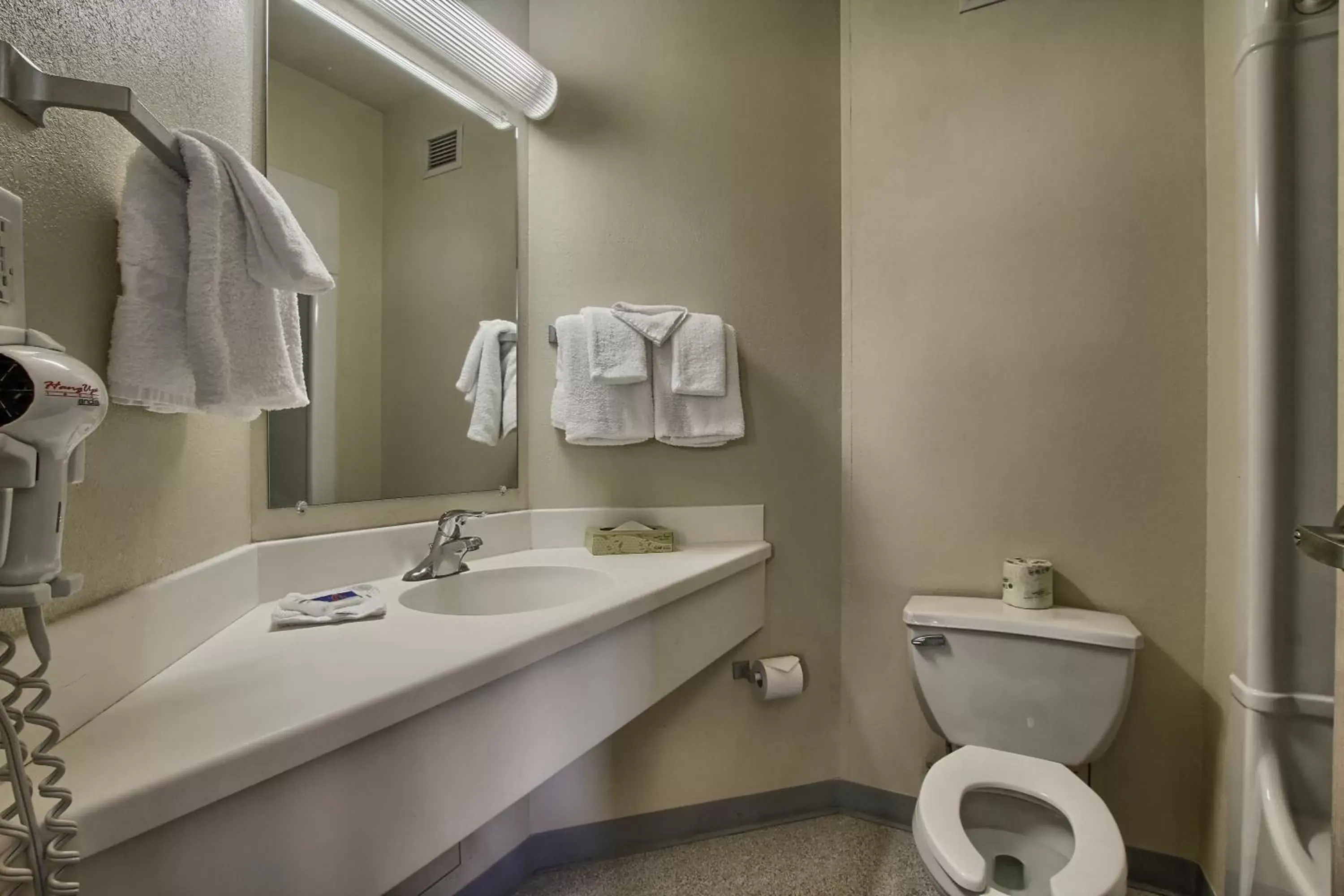 Bathroom in Motel 6-London, ON - Ontario