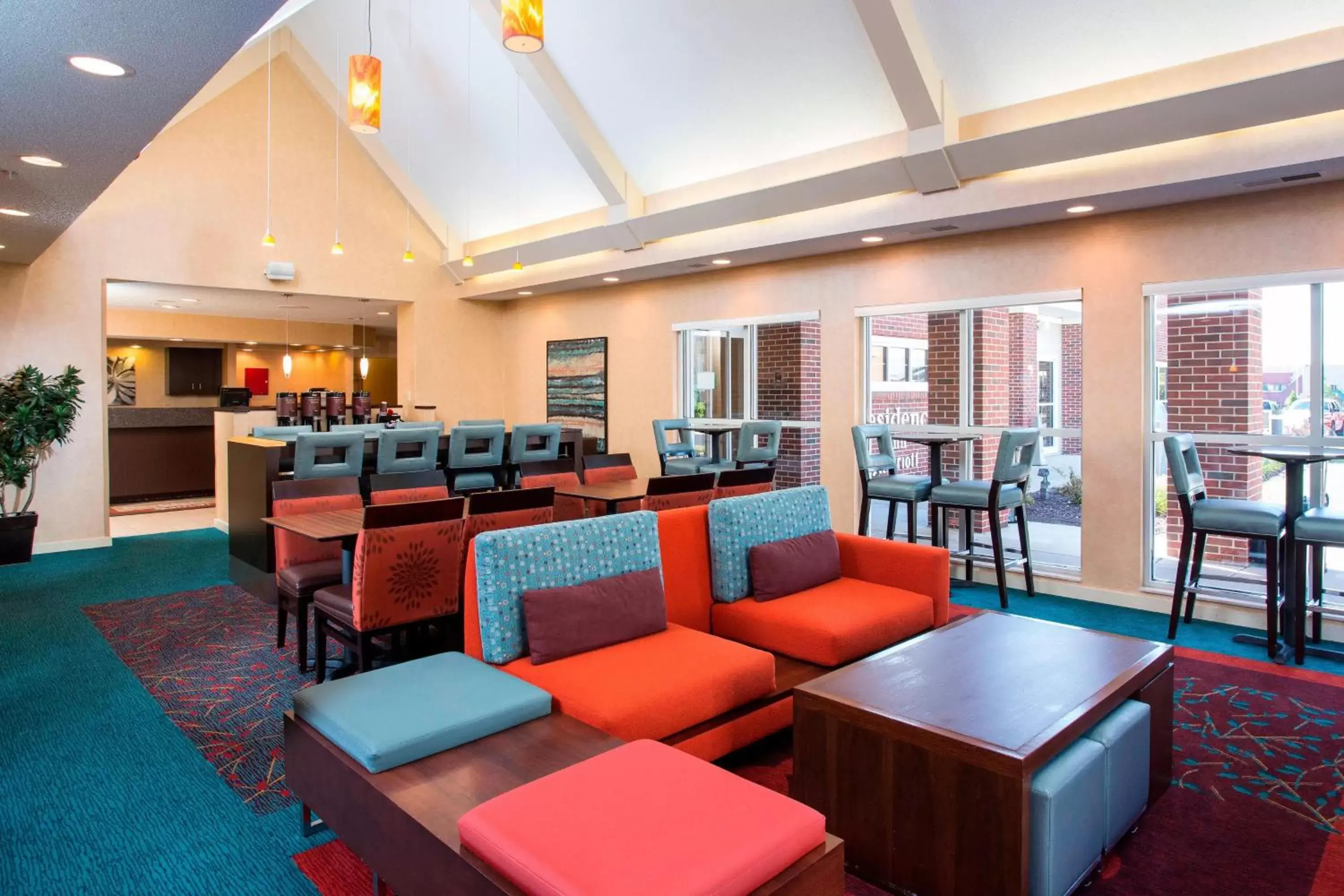 Restaurant/places to eat, Lounge/Bar in Residence Inn Rockford