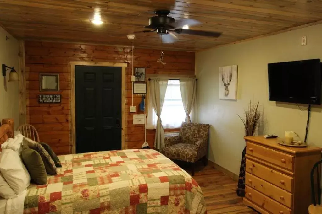 Other, Bed in Wapiti Lodge