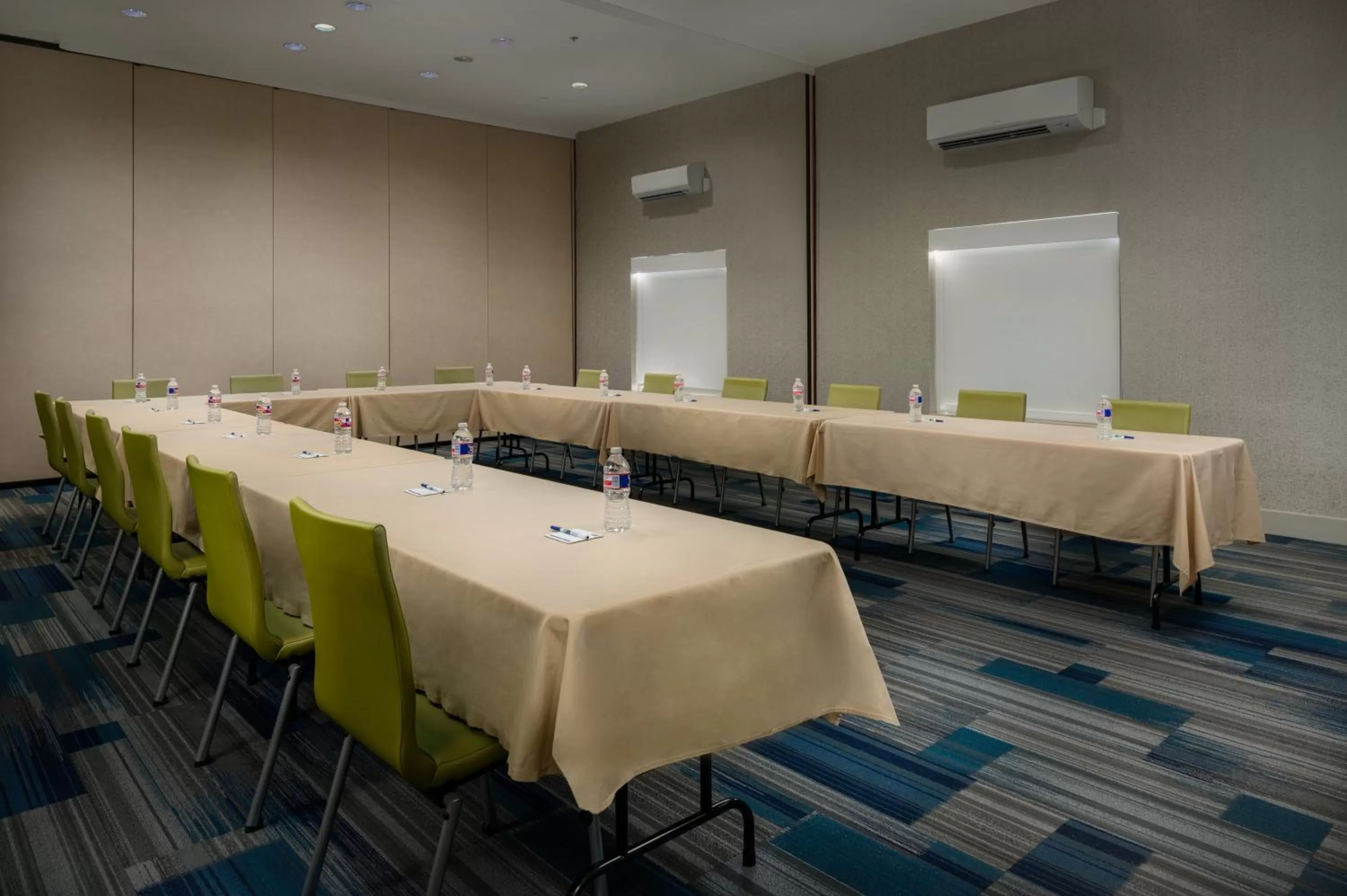 Meeting/conference room in Holiday Inn Express Lawrence by IHG