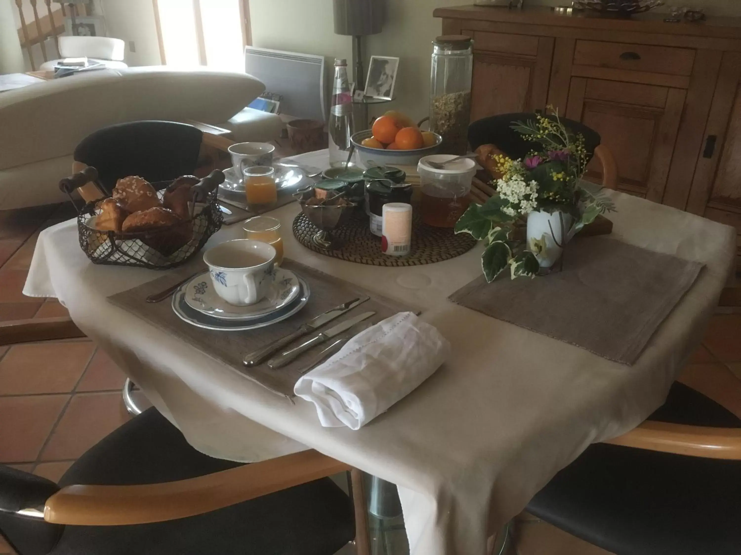 Continental breakfast, Restaurant/Places to Eat in Les Hautes Roches