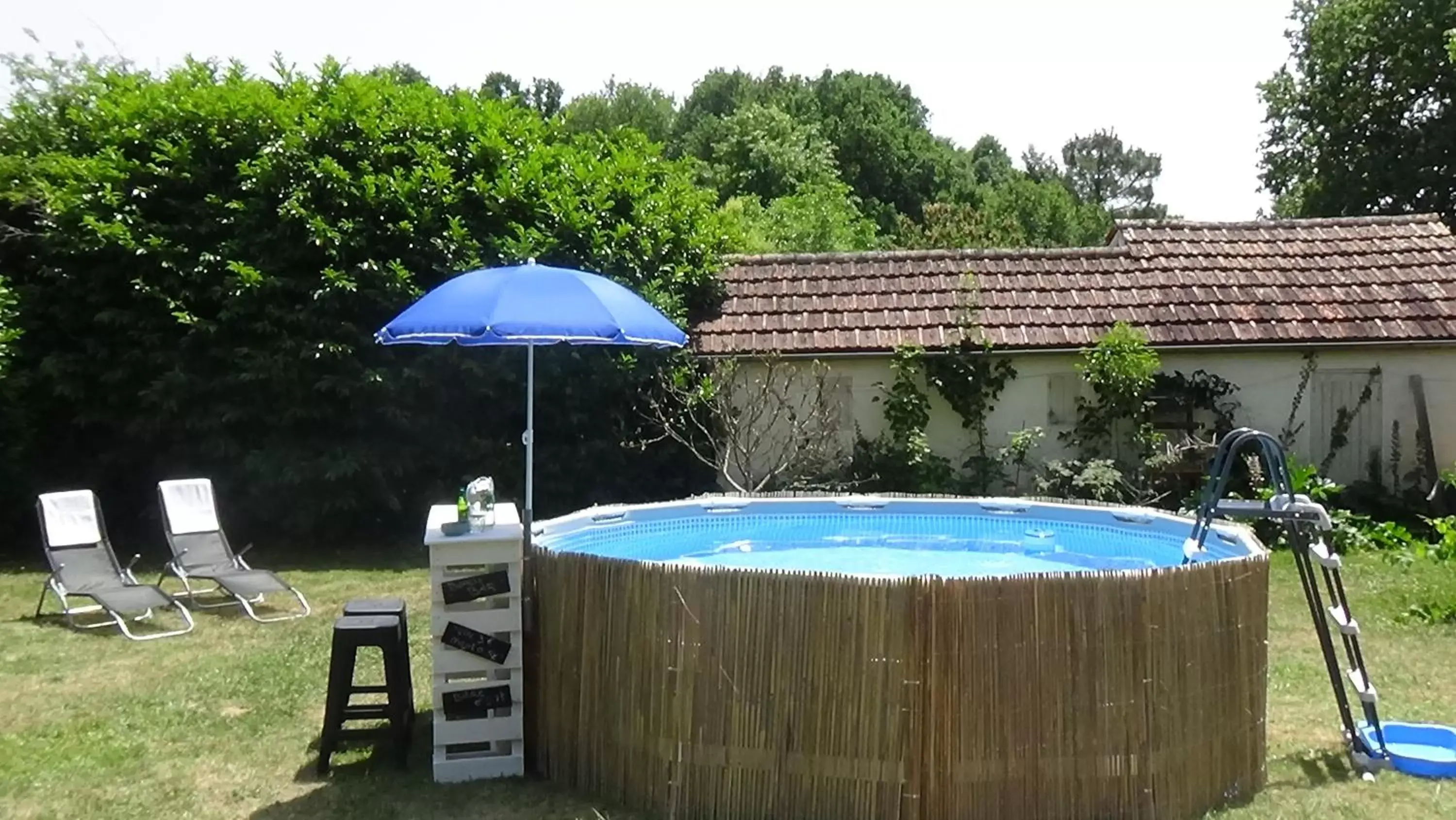 Swimming Pool in Brigitte et Moi