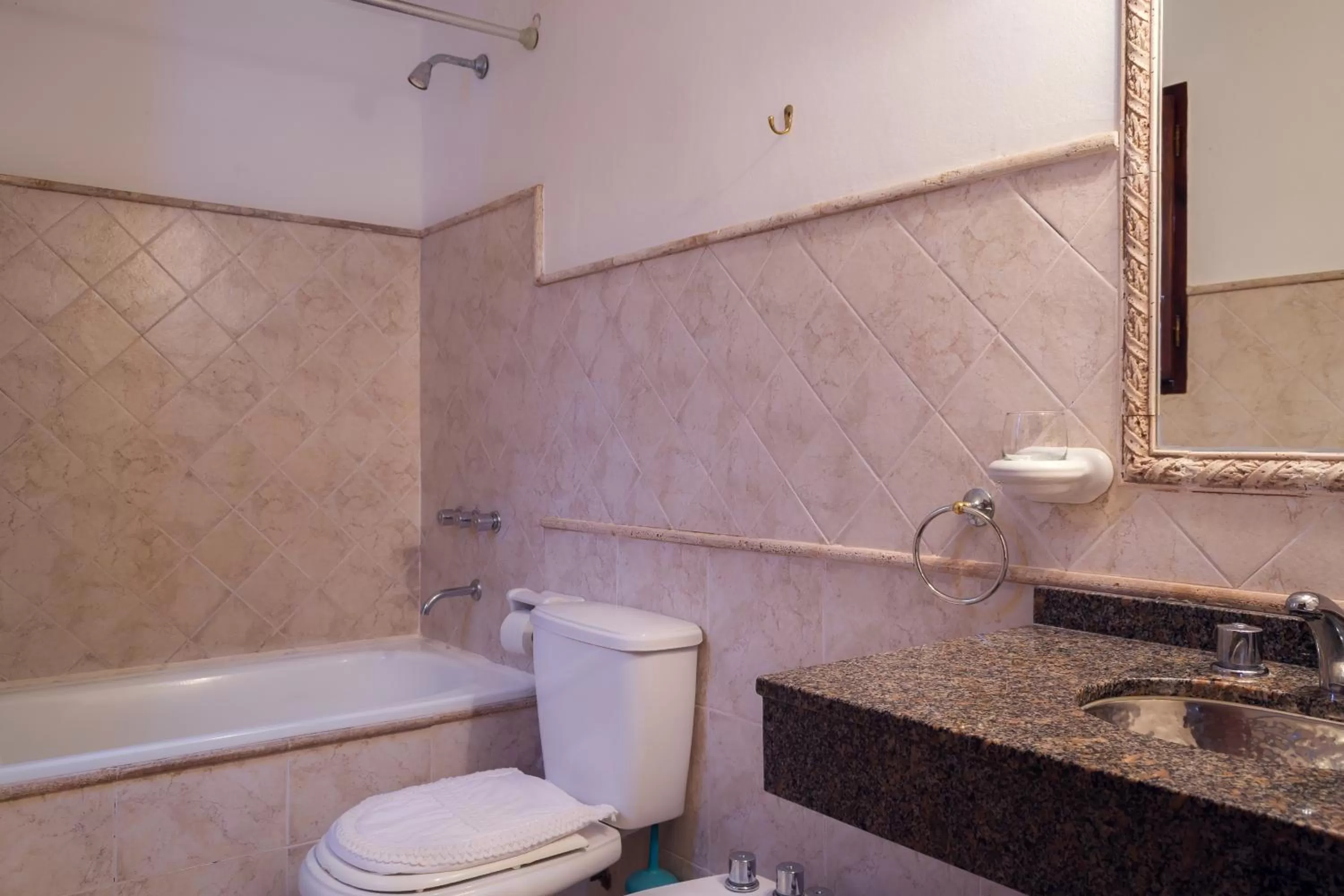 Photo of the whole room in La Posada de Akasha