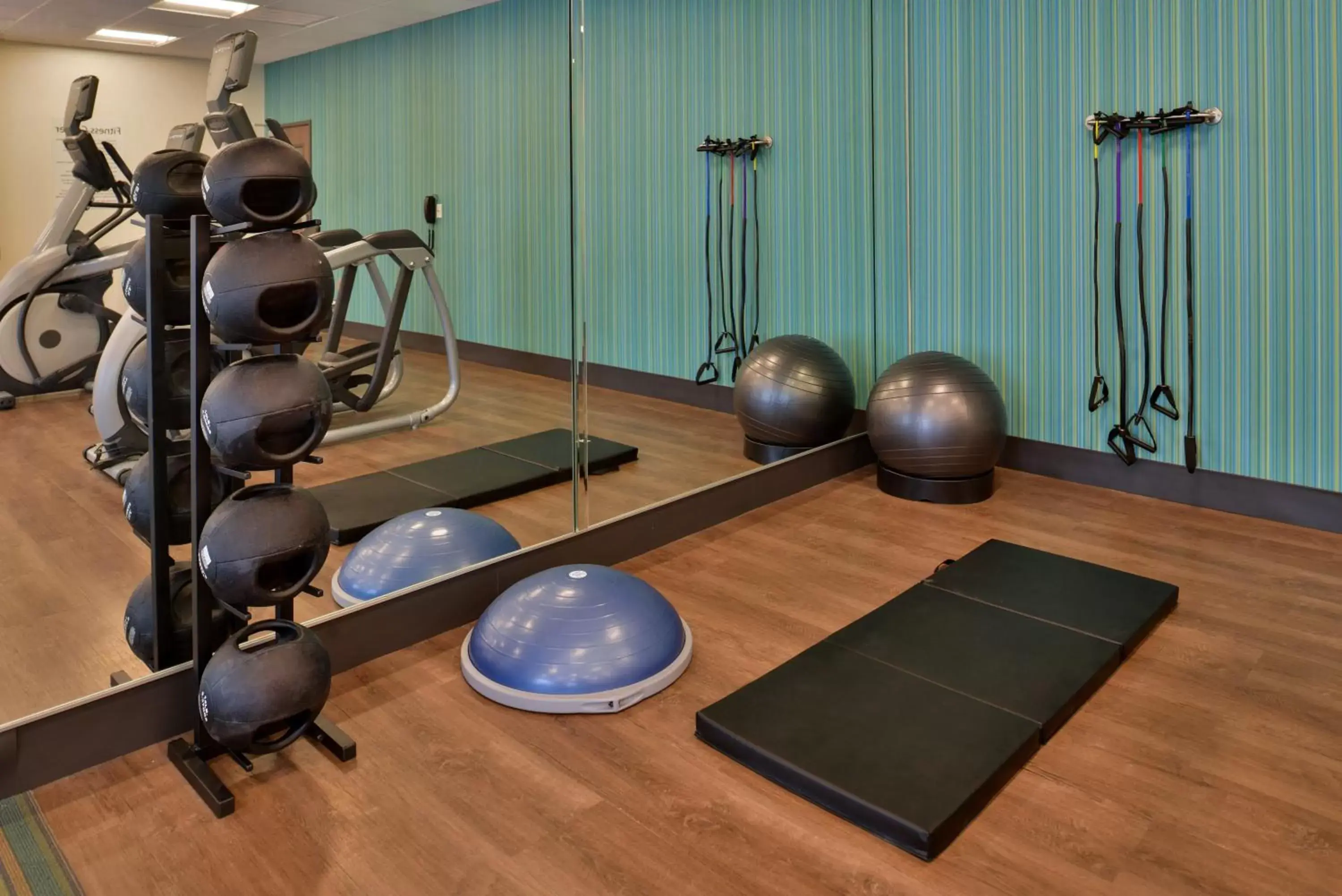 Fitness centre/facilities, Fitness Center/Facilities in Holiday Inn Express & Suites - Moundsville, an IHG Hotel