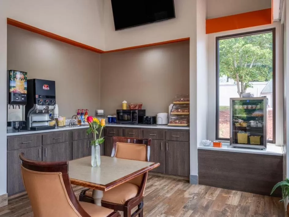 Days Inn by Wyndham Clemson