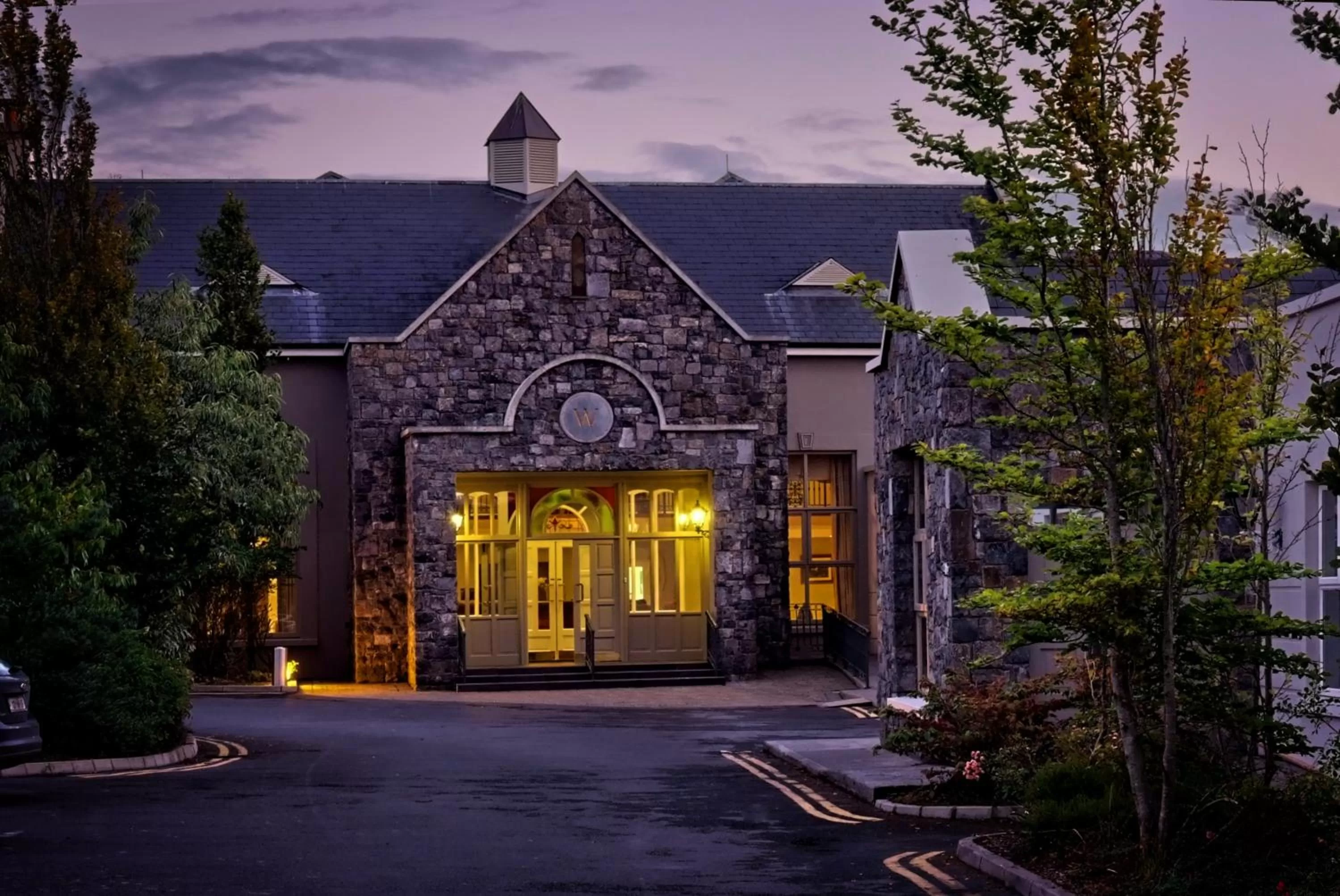 Property building in Hotel Woodstock Ennis