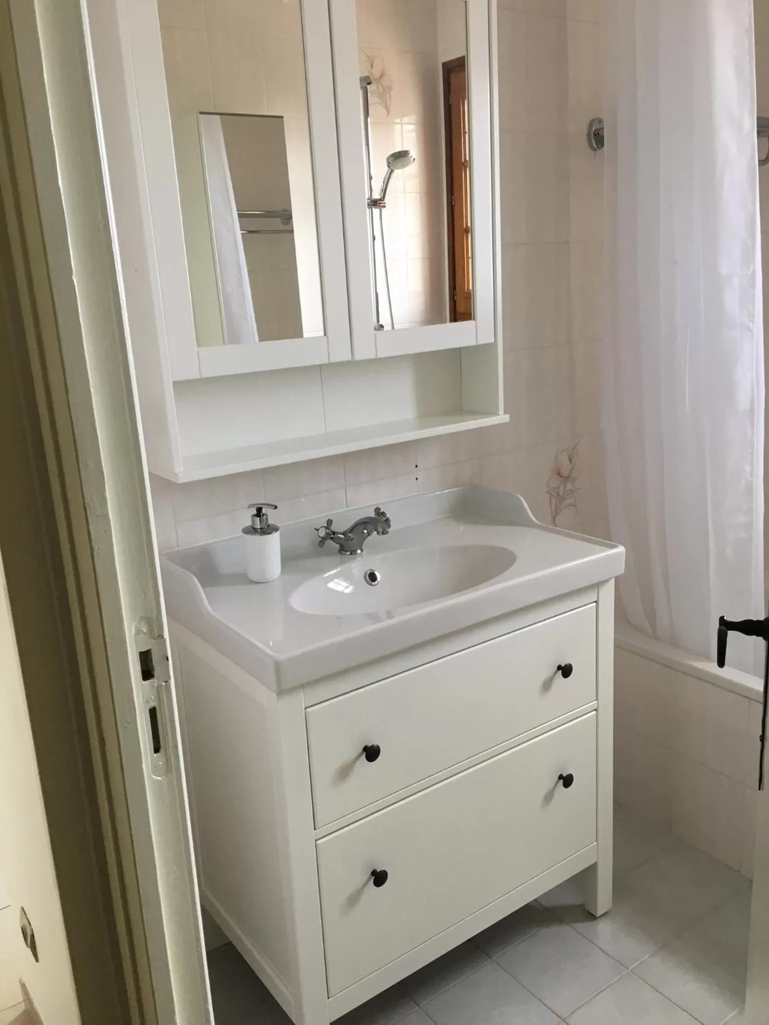 Shower in Monte Carlo View and Spa