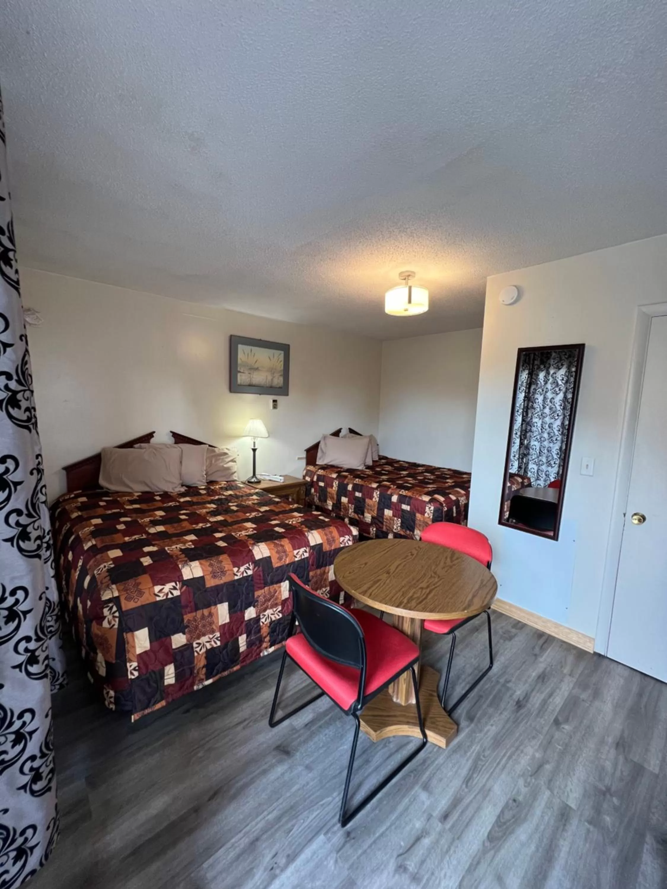 Photo of the whole room, Bed in Liberty Motel