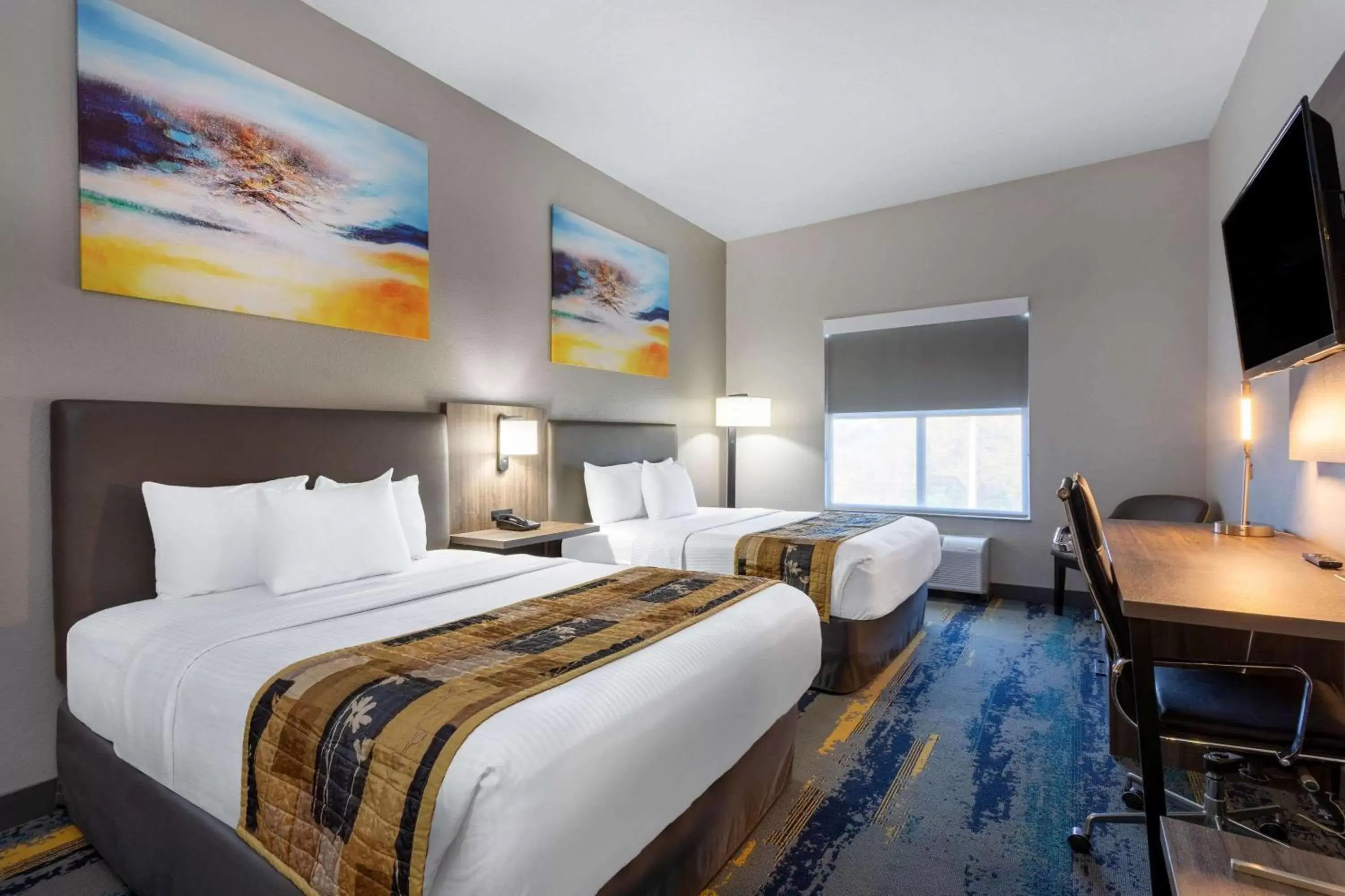 Photo of the whole room, Bed in La Quinta by Wyndham Tampa Central