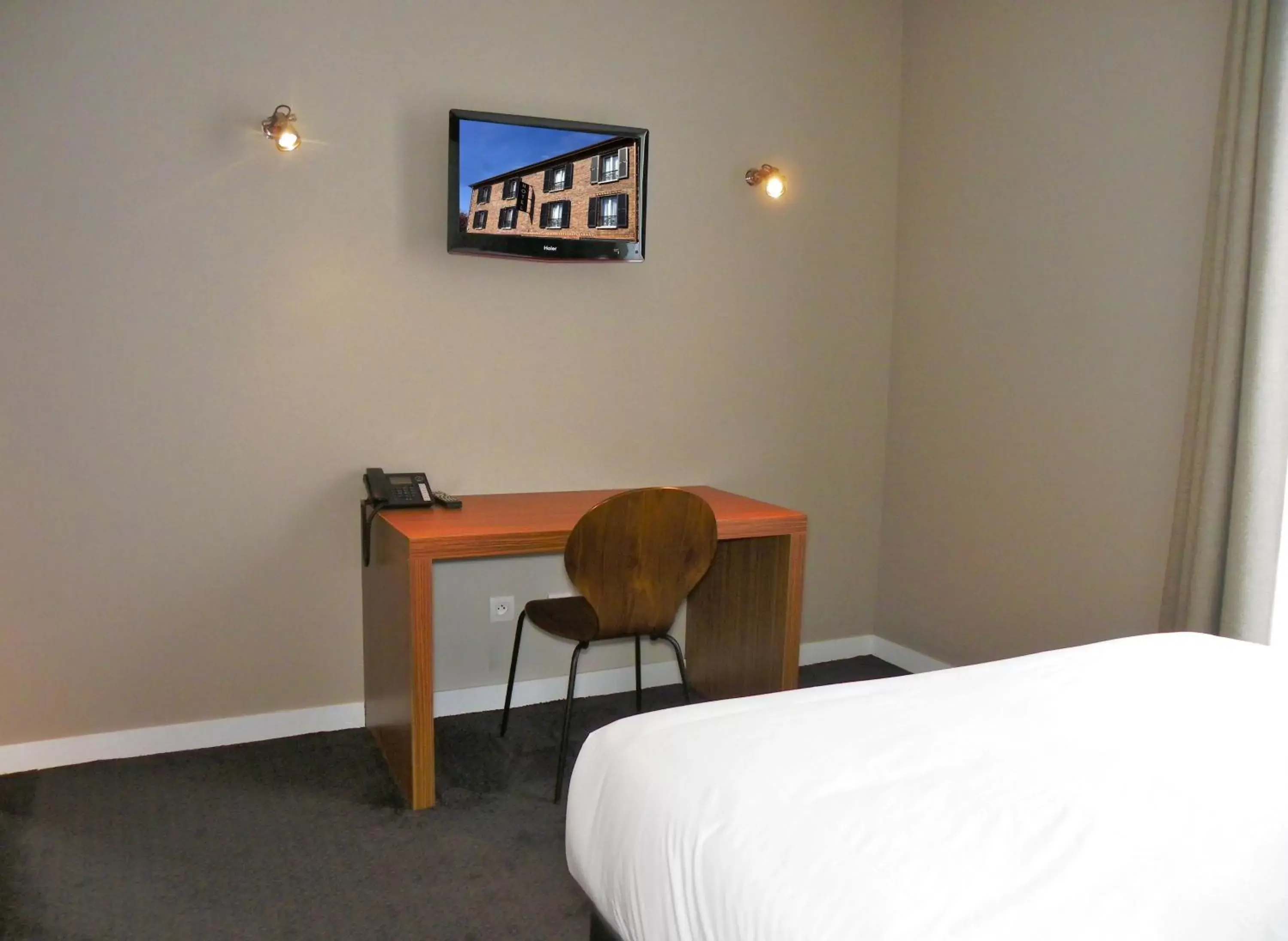 Bedroom, Bed in Hotel Les Terres Blanches Bedroom, Bed in Hotel Les Terres Blanches