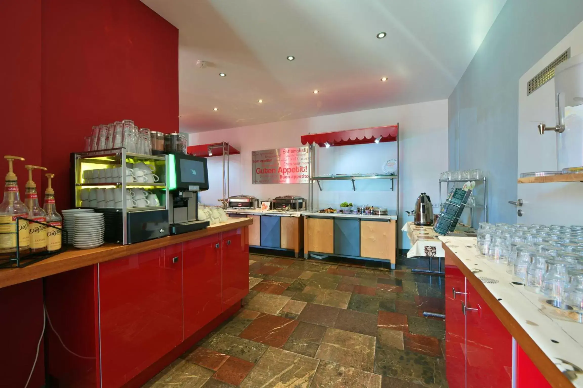 Restaurant/places to eat, Kitchen/Kitchenette in SKYHOTEL Merseburg