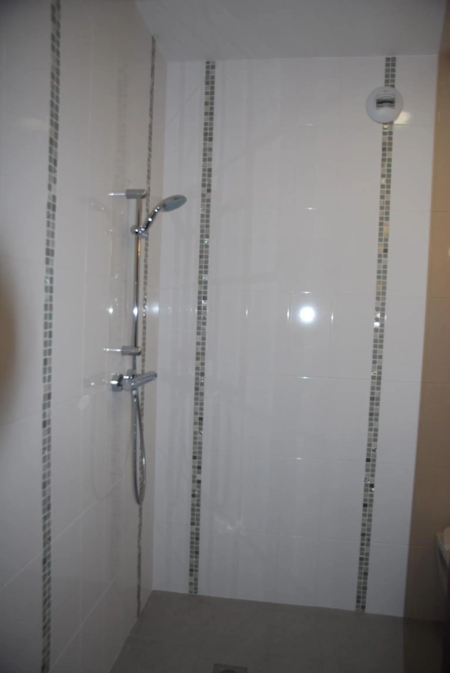 Shower in Kyriad Evreux - Netreville