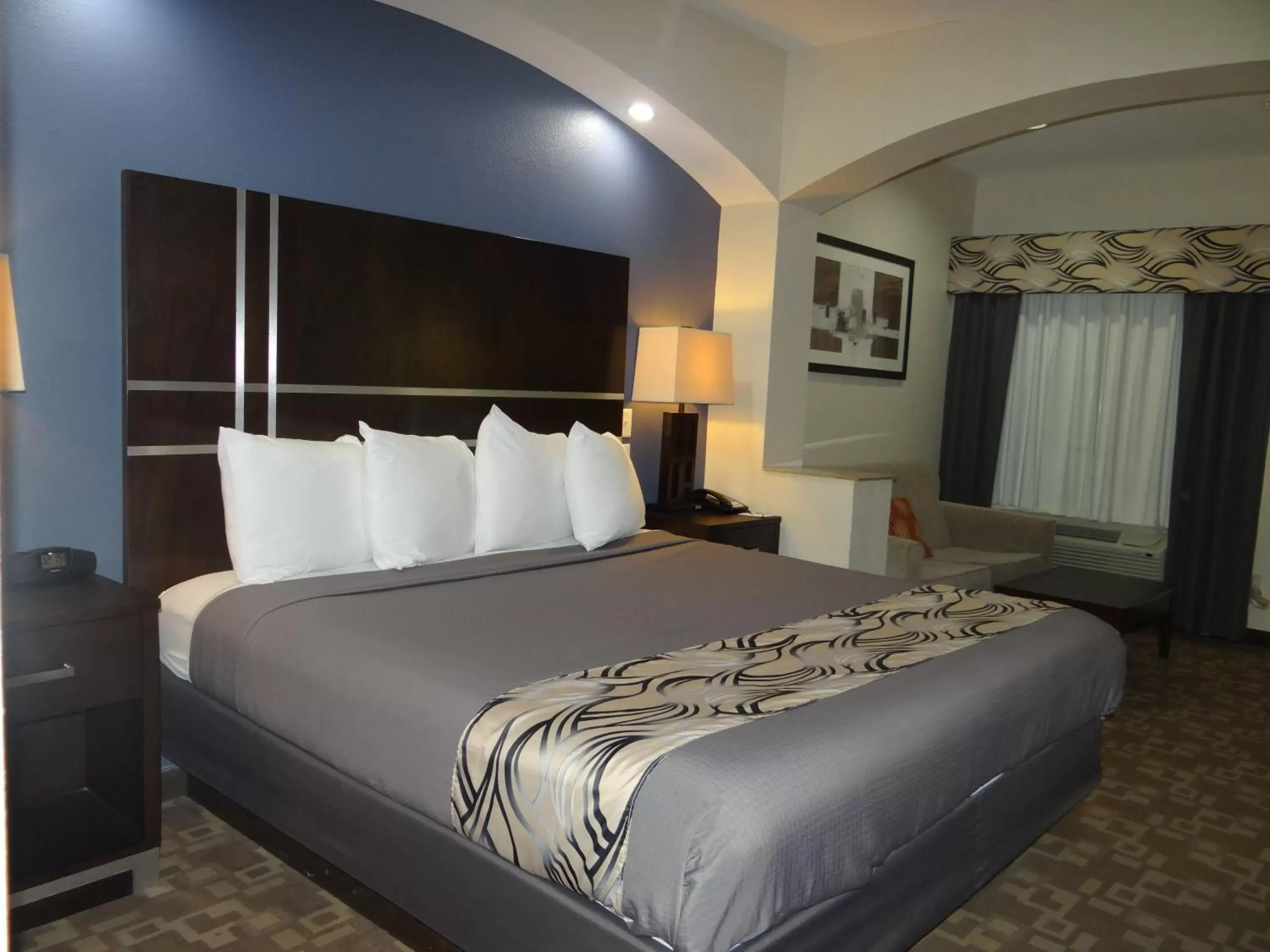 Bed in Regency Inn & Suites - Baytown