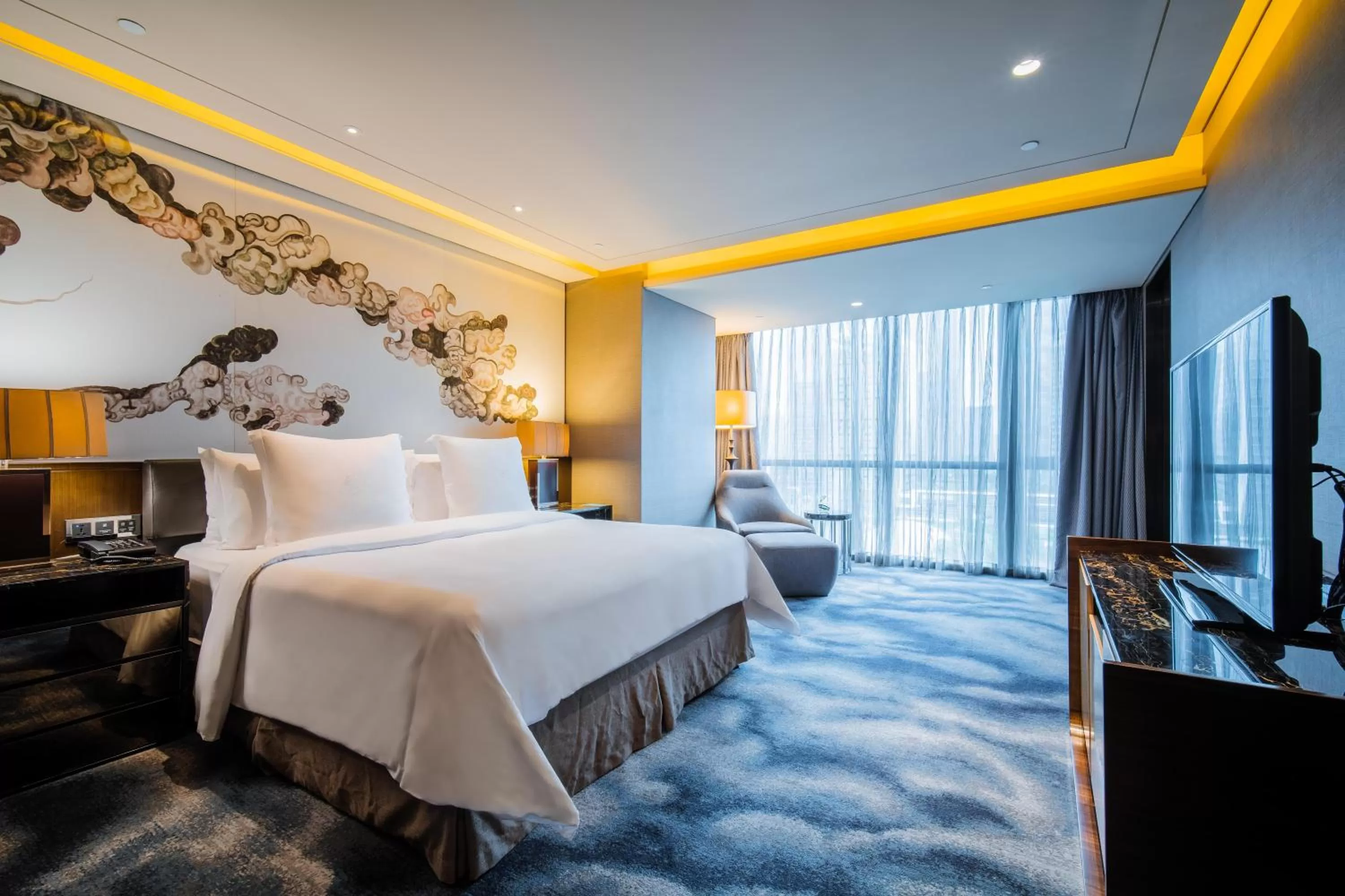 Bedroom, Bed in Four Seasons Hotel Shenzhen