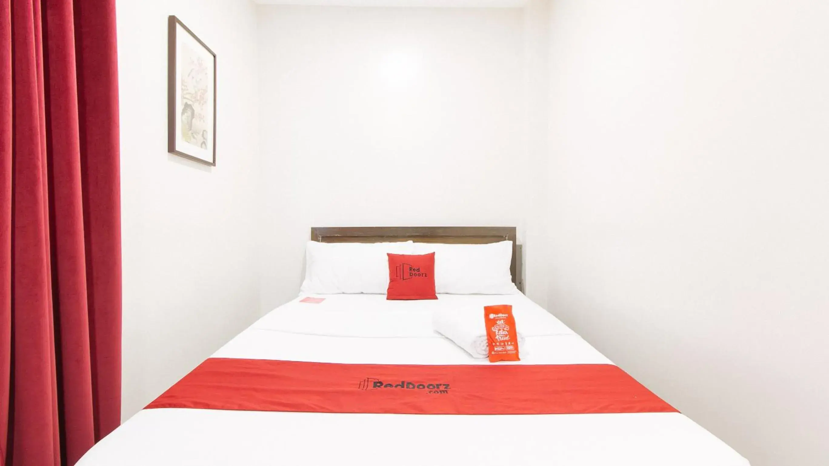 Bed in RedDoorz near Fernwoods Garden Quezon City