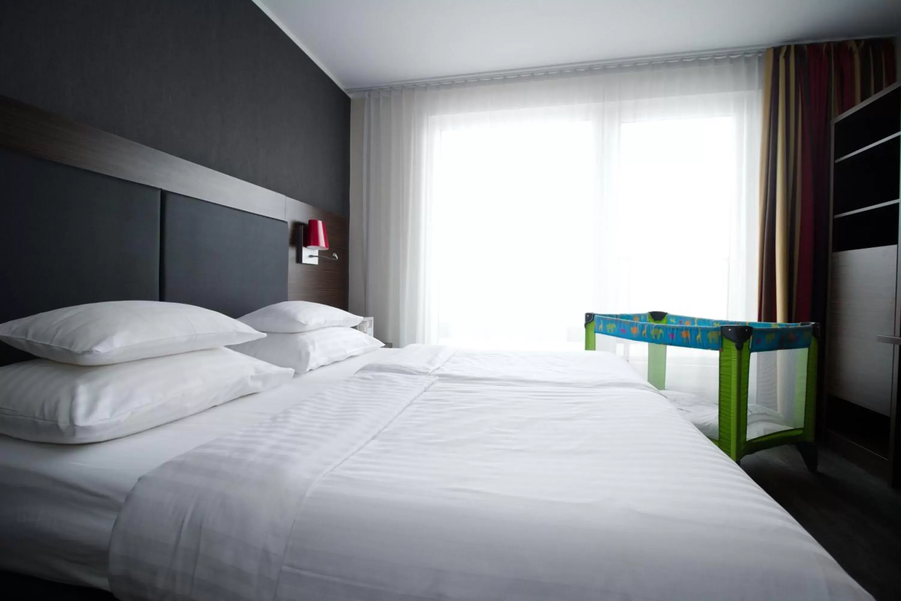 Bed in Best Western Plus Plaza Hotel Graz