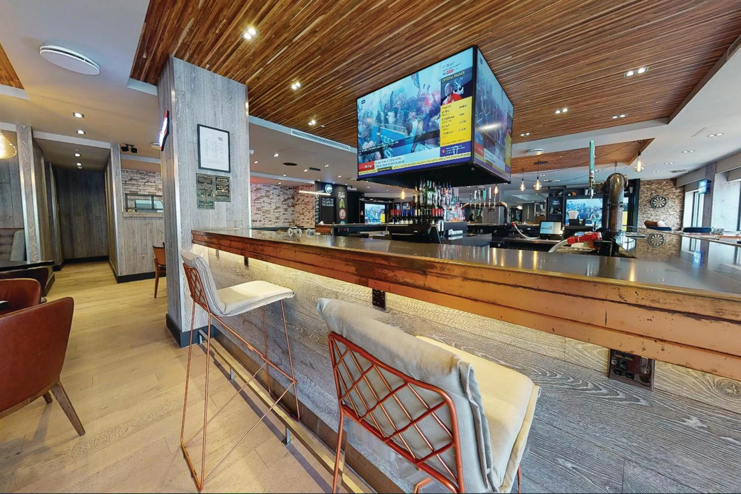 Restaurant/places to eat in Village Hotel Leeds North