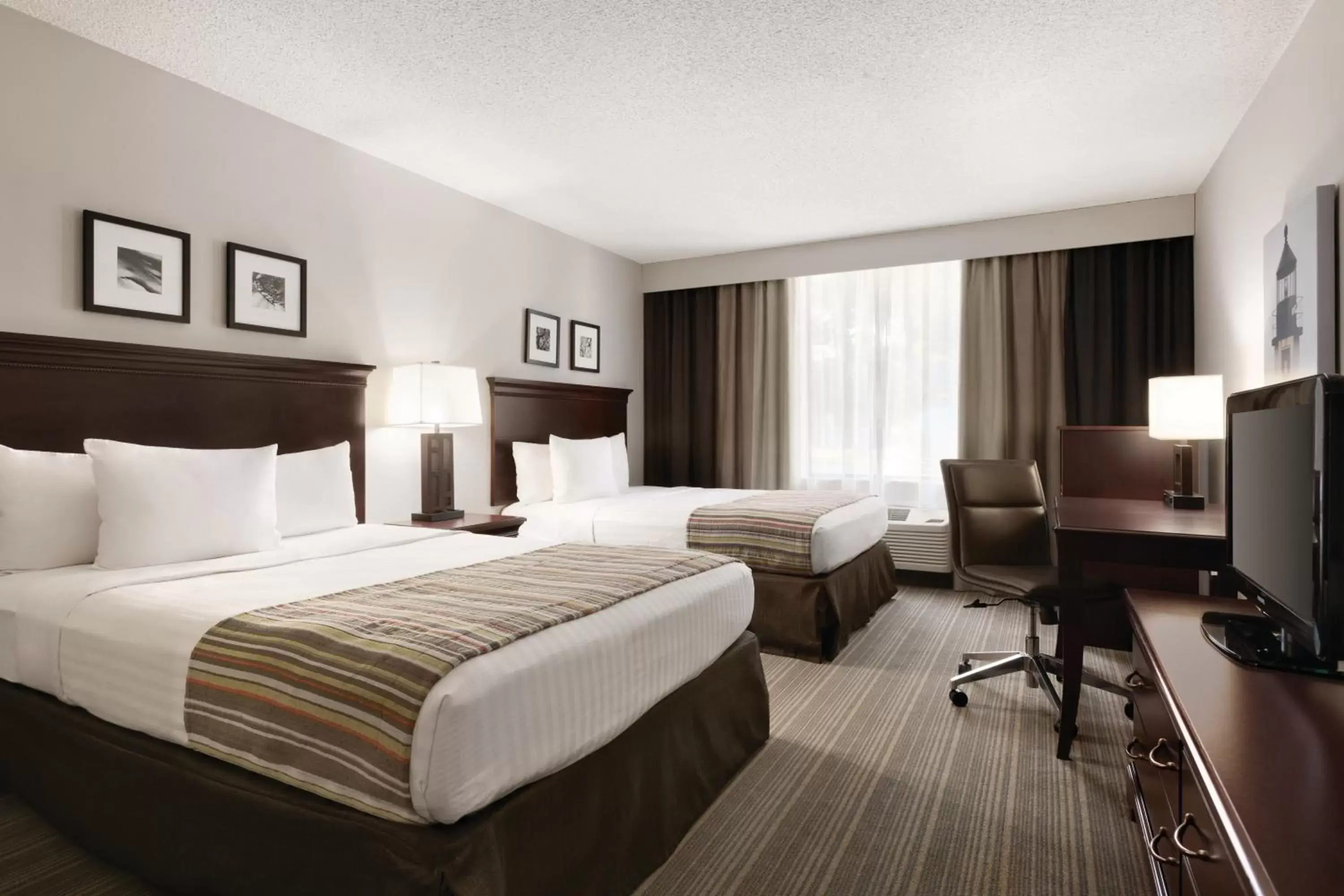 Bed in Country Inn & Suites by Radisson, Traverse City, MI Bed in Country Inn & Suites by Radisson, Traverse City, MI