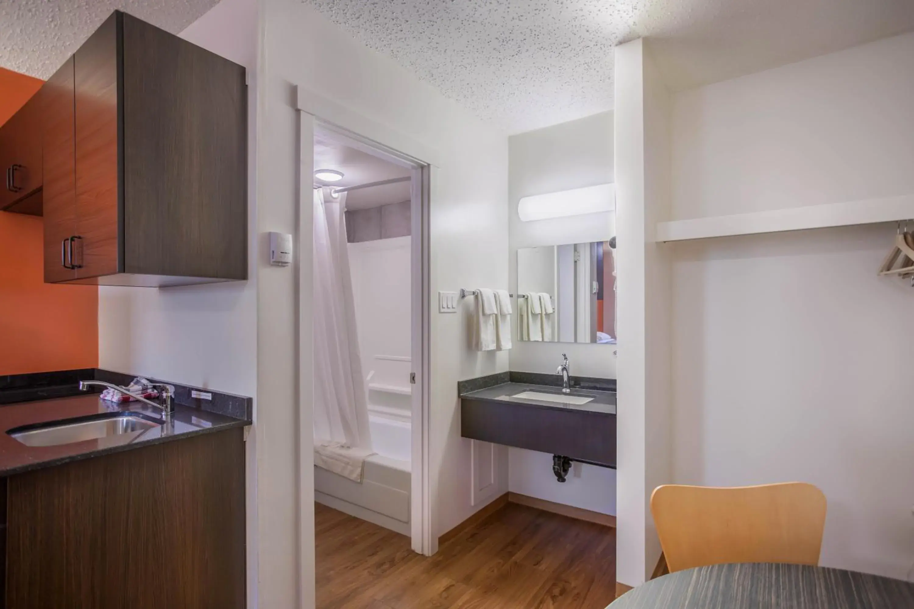 Kitchen or kitchenette, Kitchen/Kitchenette in Motel 6-Camrose, AB