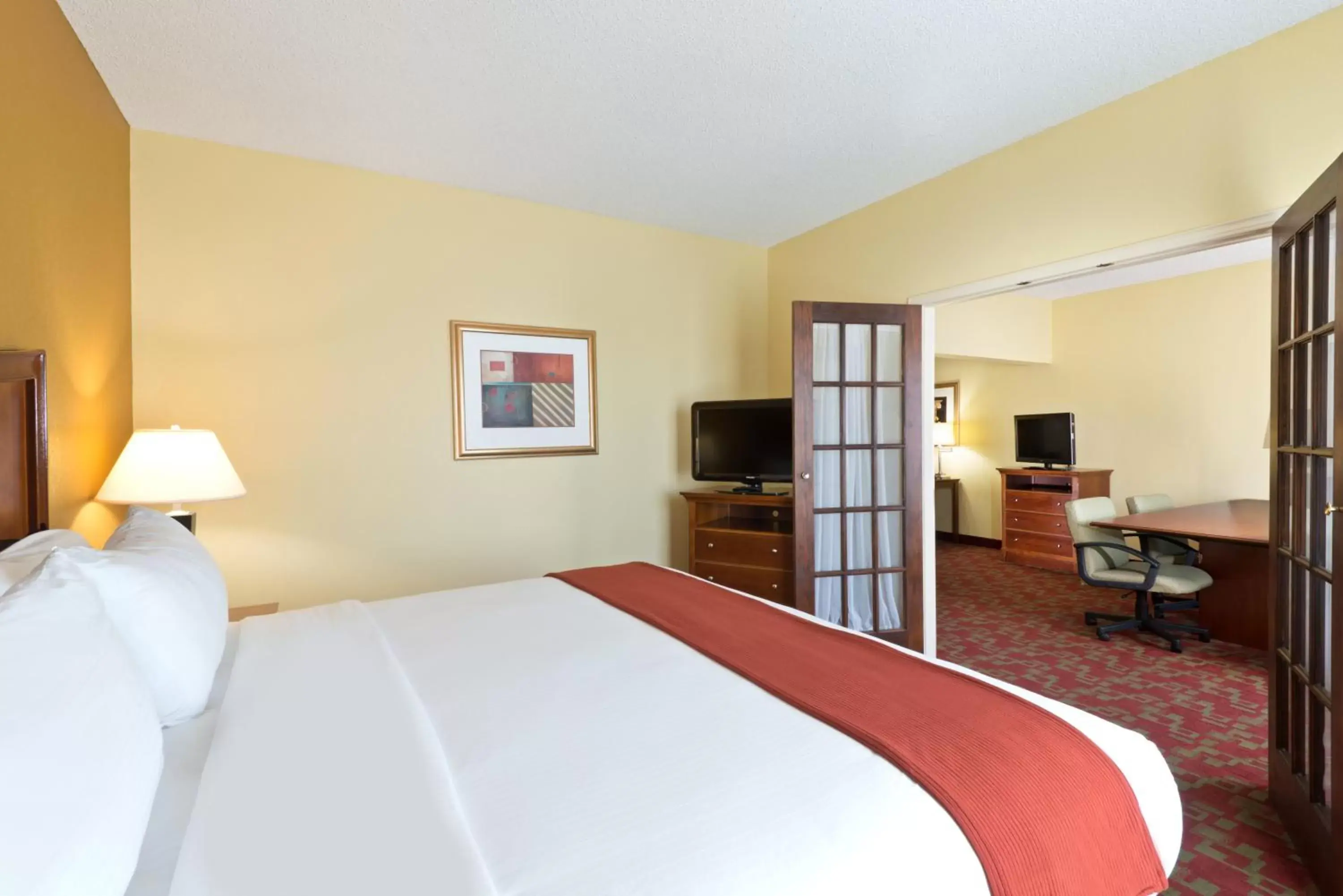 Photo of the whole room, Bed in Holiday Inn Express Suites Little Rock West, an IHG Hotel