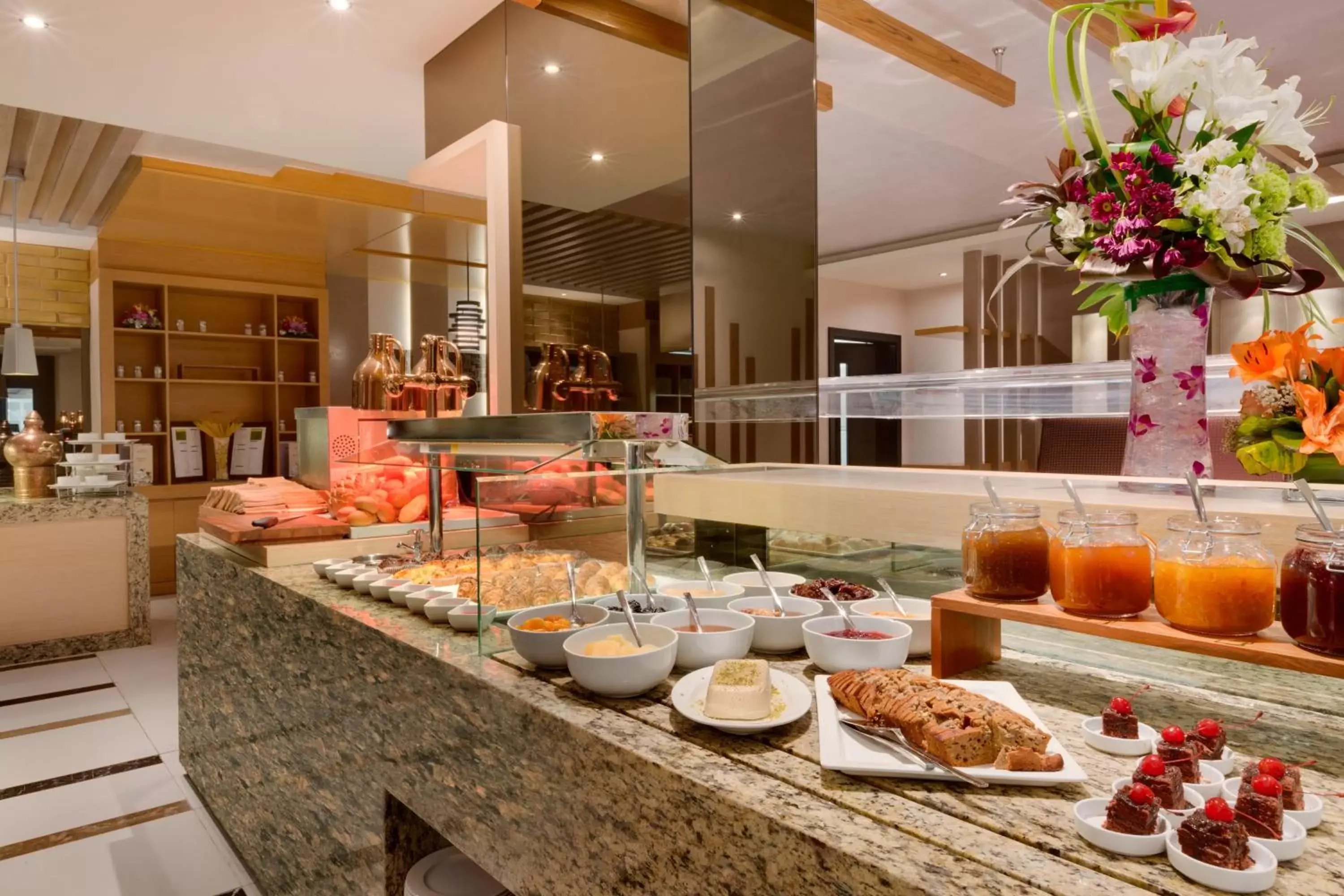 Food and drinks in Ramada Hotel and Suites Amwaj Islands